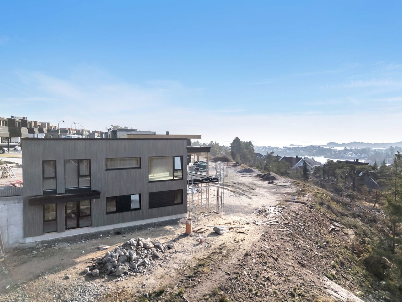 Image #1 Søgne/ Langenes - Innholdsrik enebolig med utsikt og mye sol - Mulighet for praktikantdel.