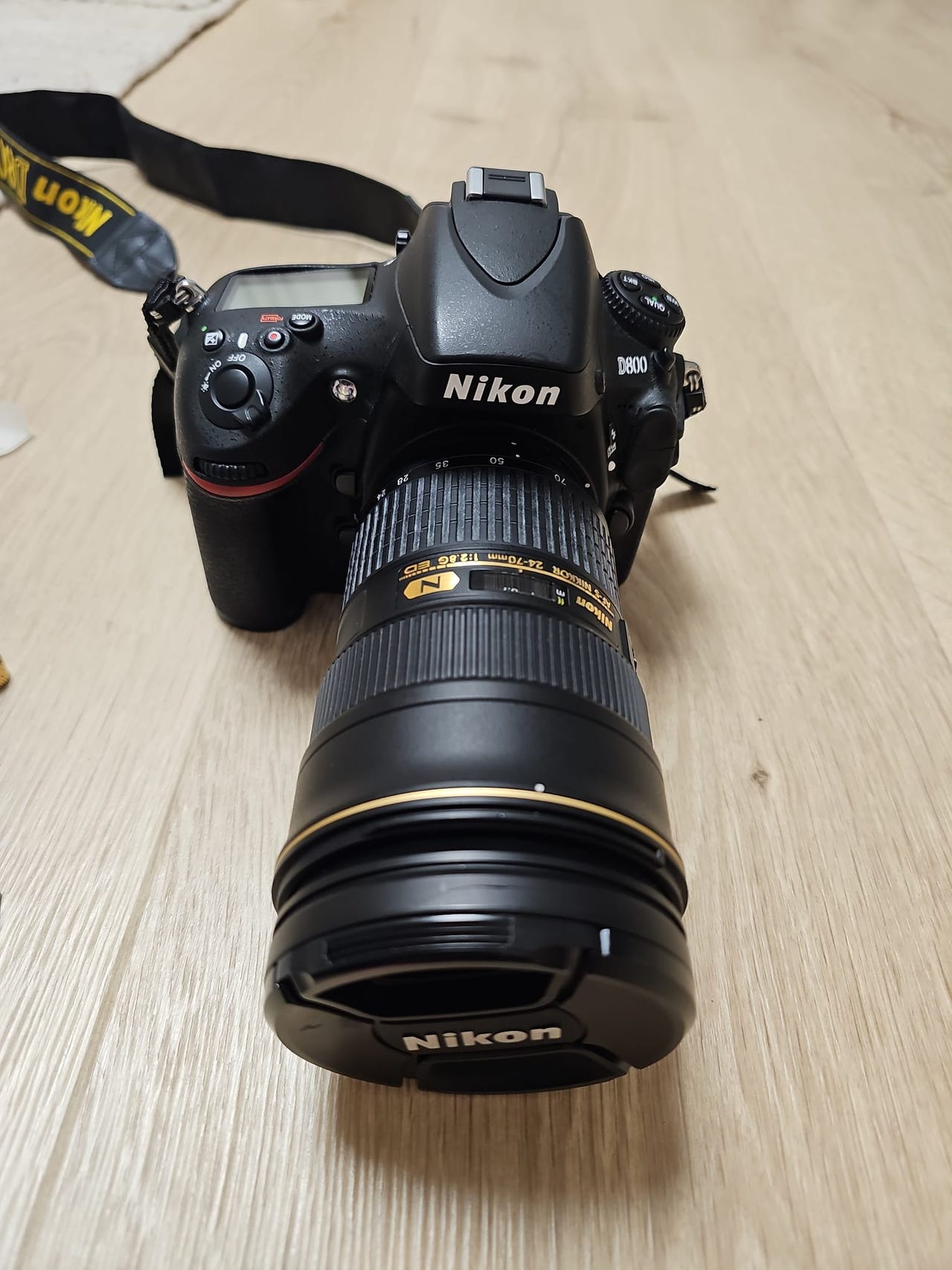 Nikon D800 kamerahus (FX/fullformat) AF-S Nikkor 24-70mm f/2,8EG