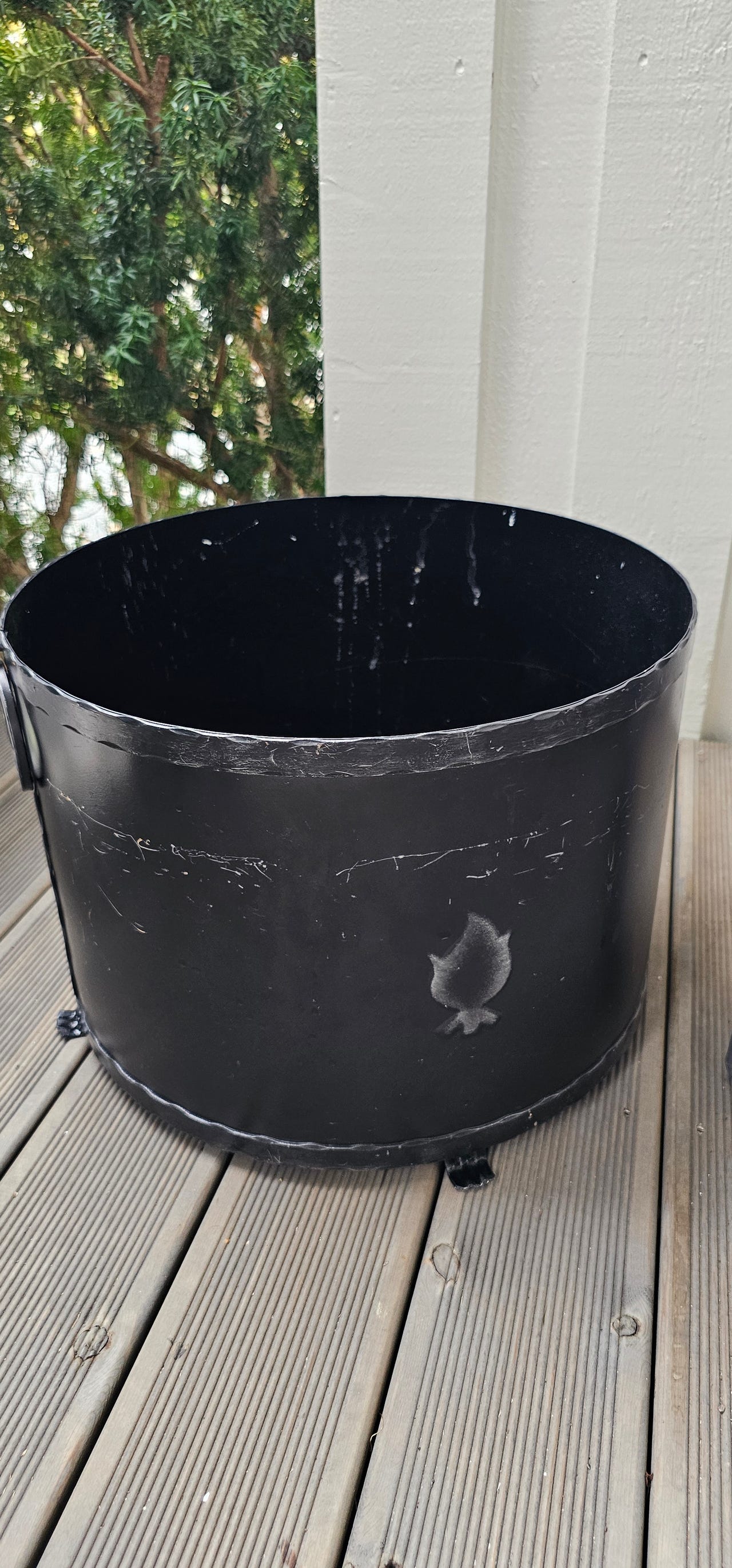 Vedkjele i Svart metall med Håndtak | FINN-torget