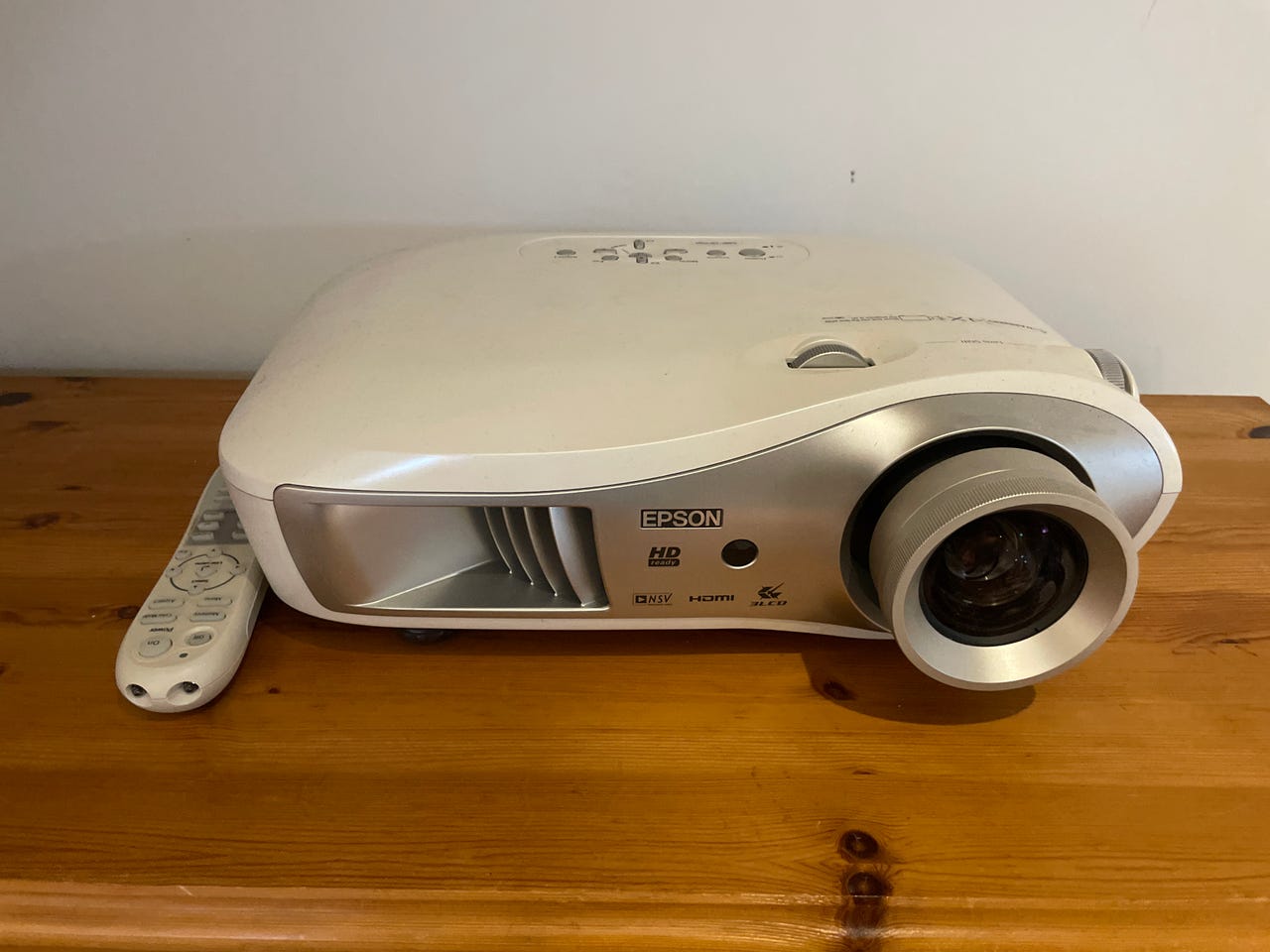 EMP-TW700 プロジェクター　美品 EMP-TW700 プロジェクター 美品 2025年最新】emp－tw700の人気