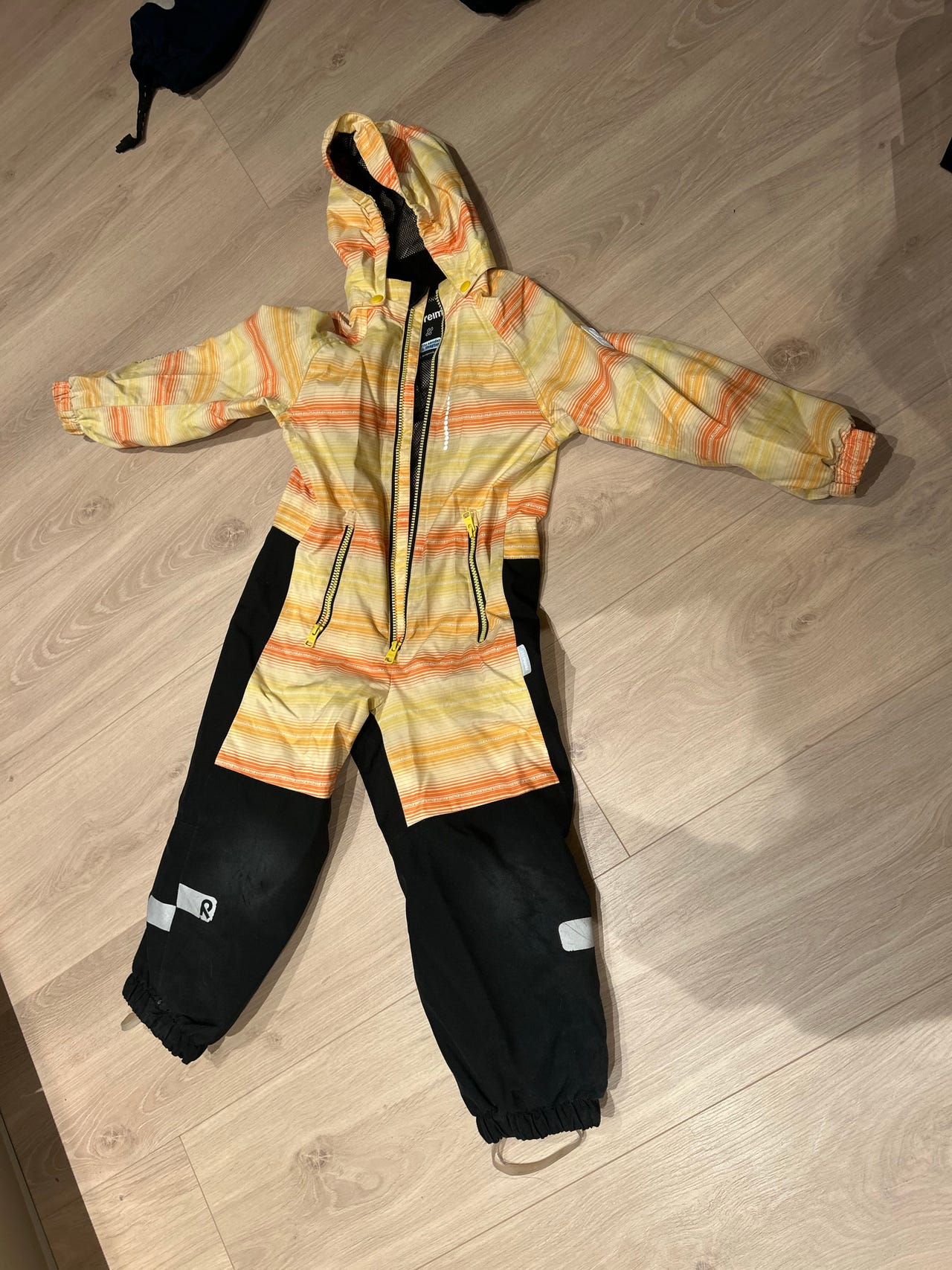 Polarn O. Pyret Barneklær 116 Gul og svart unisex | FINN-torget