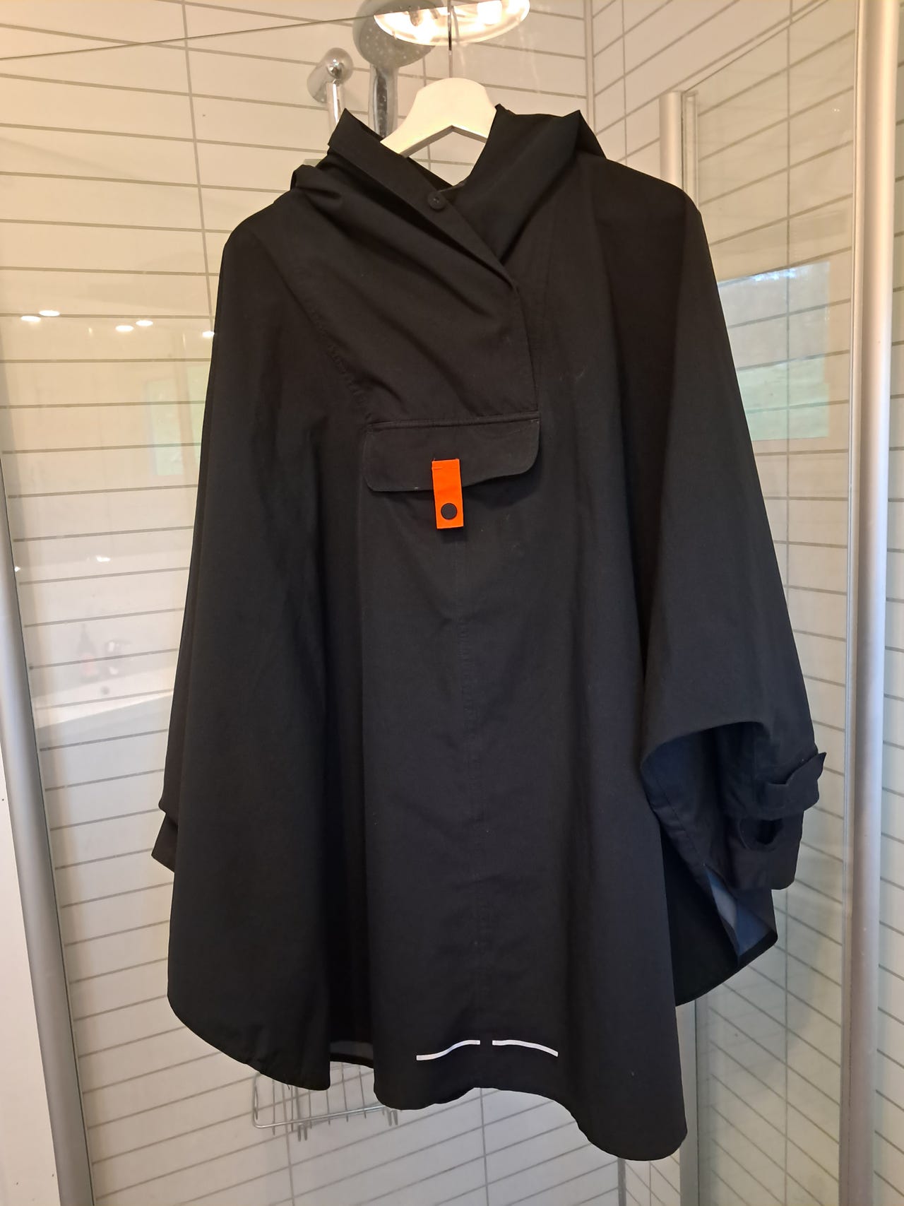 Svart BLÆST regnponcho | FINN-torget