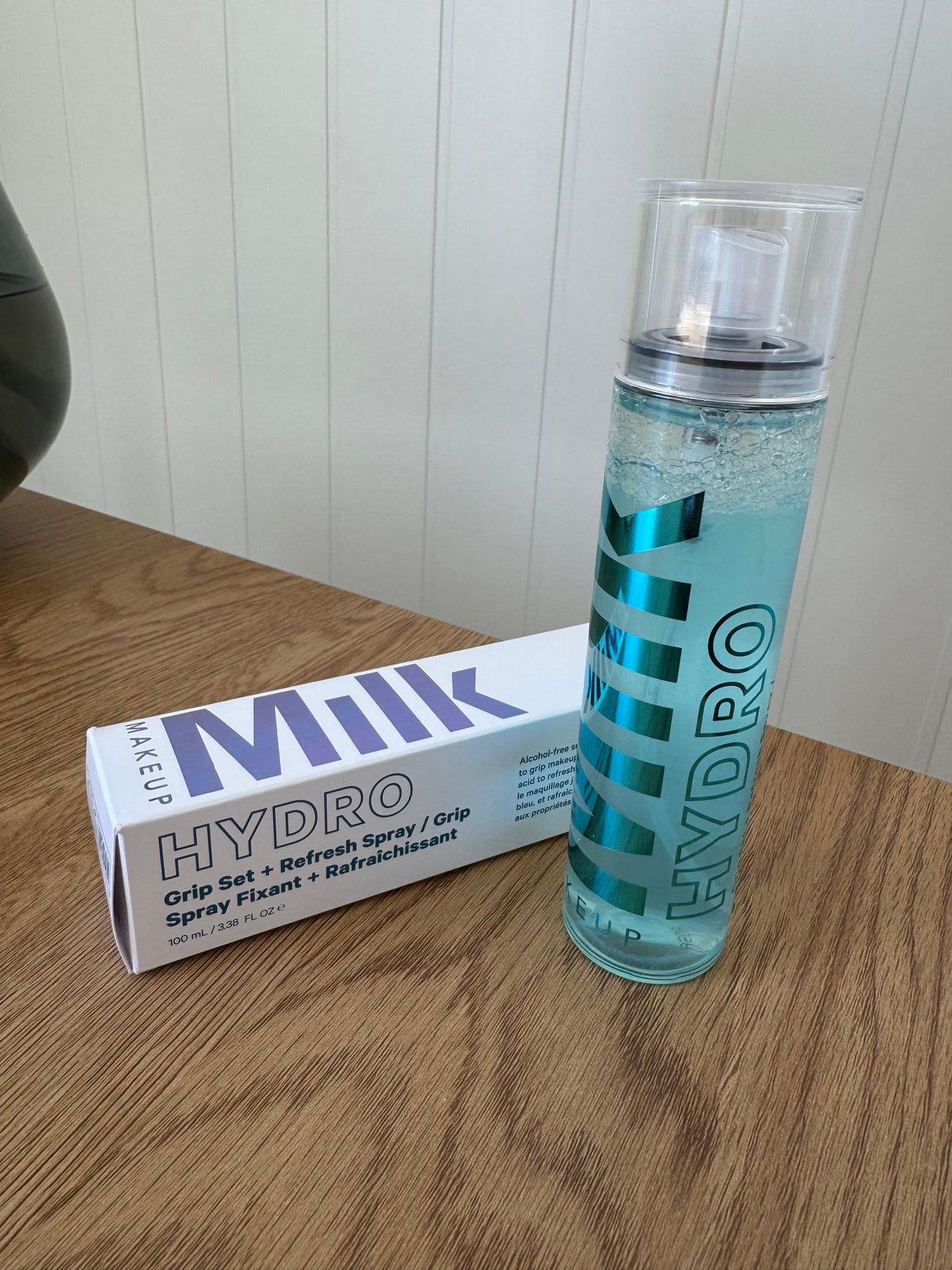 MILK MAKEUP Mini Hydro Grip Setting + Refresh Spray – 1,7 Fl. Oz, Vegan, Für Langanhaltenden Make-up-Halt