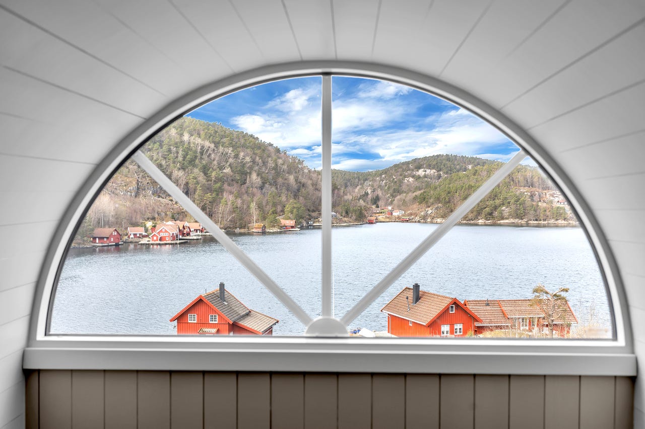 Image #1 VIGEBO mellom Søgne og Mandal - Ny idyllisk hytte/hus med strandlinje, ny brygge på 30 kvm og ny sjøbu.  Ferdig april 26