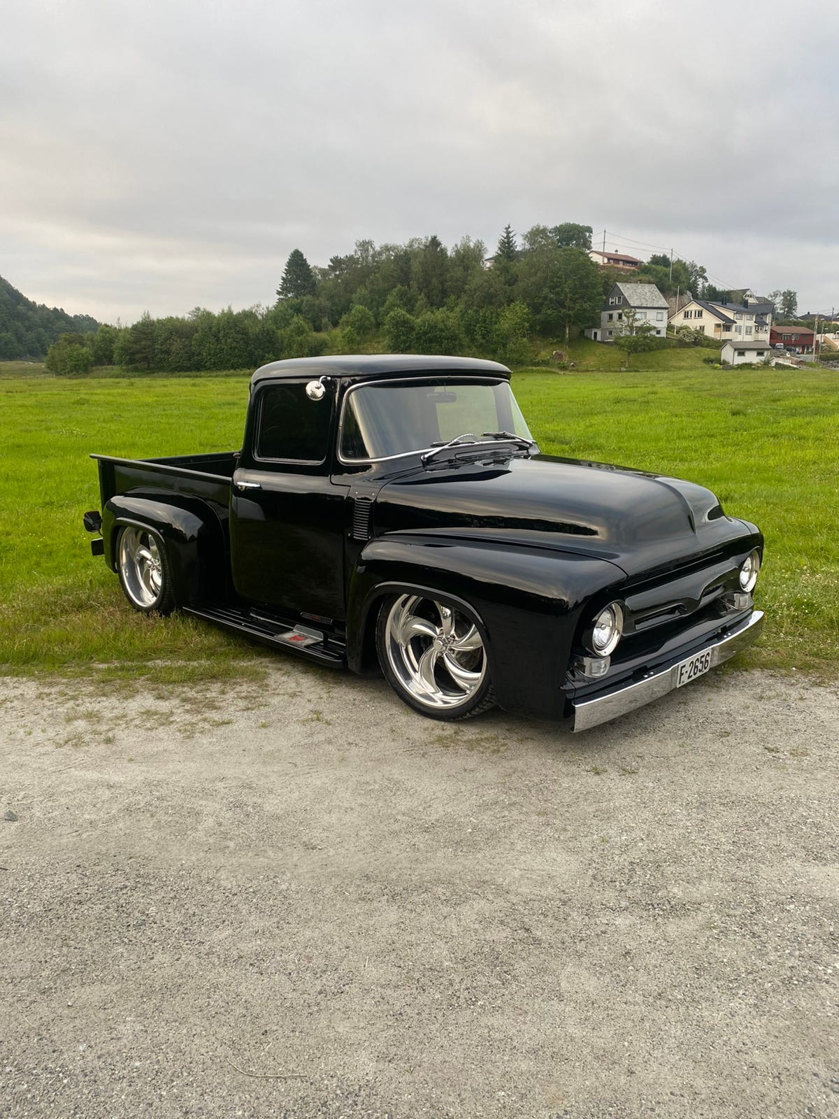 Felger 22 har stått på en Ford F100 | FINN-torget