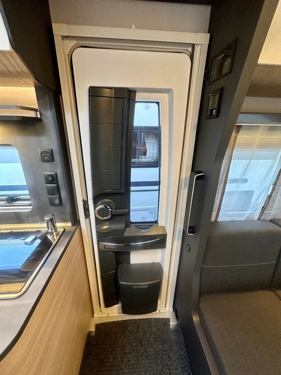 7d7cc7c6-ca98-4ce4-8781-d9dc4f28377e