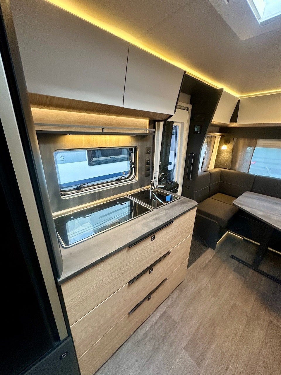 8f570a91-72a0-491f-b215-b2d8885b83e6