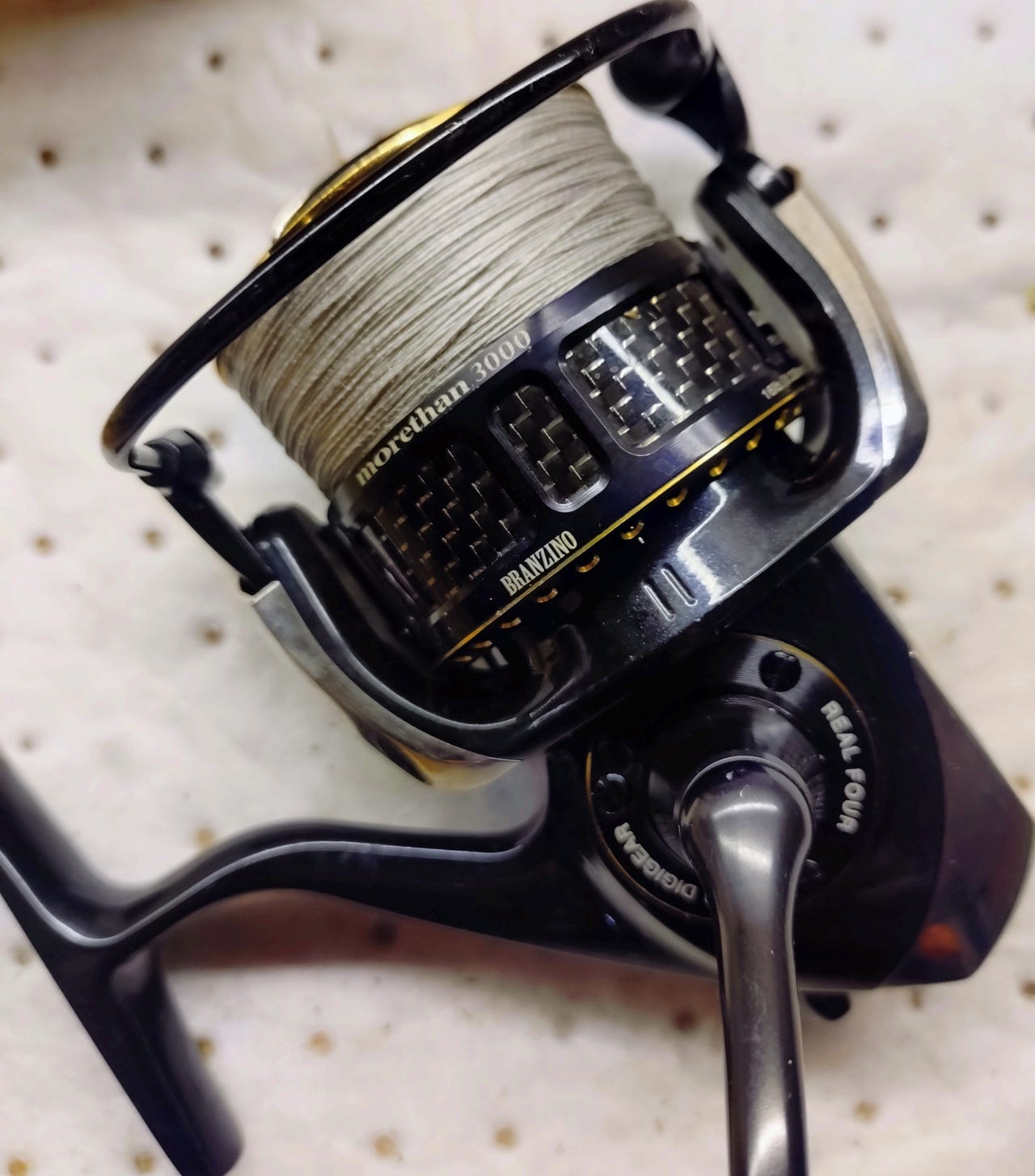 Daiwa Morethan BRANZINO 3000 スピニングリール Morethan Branzino