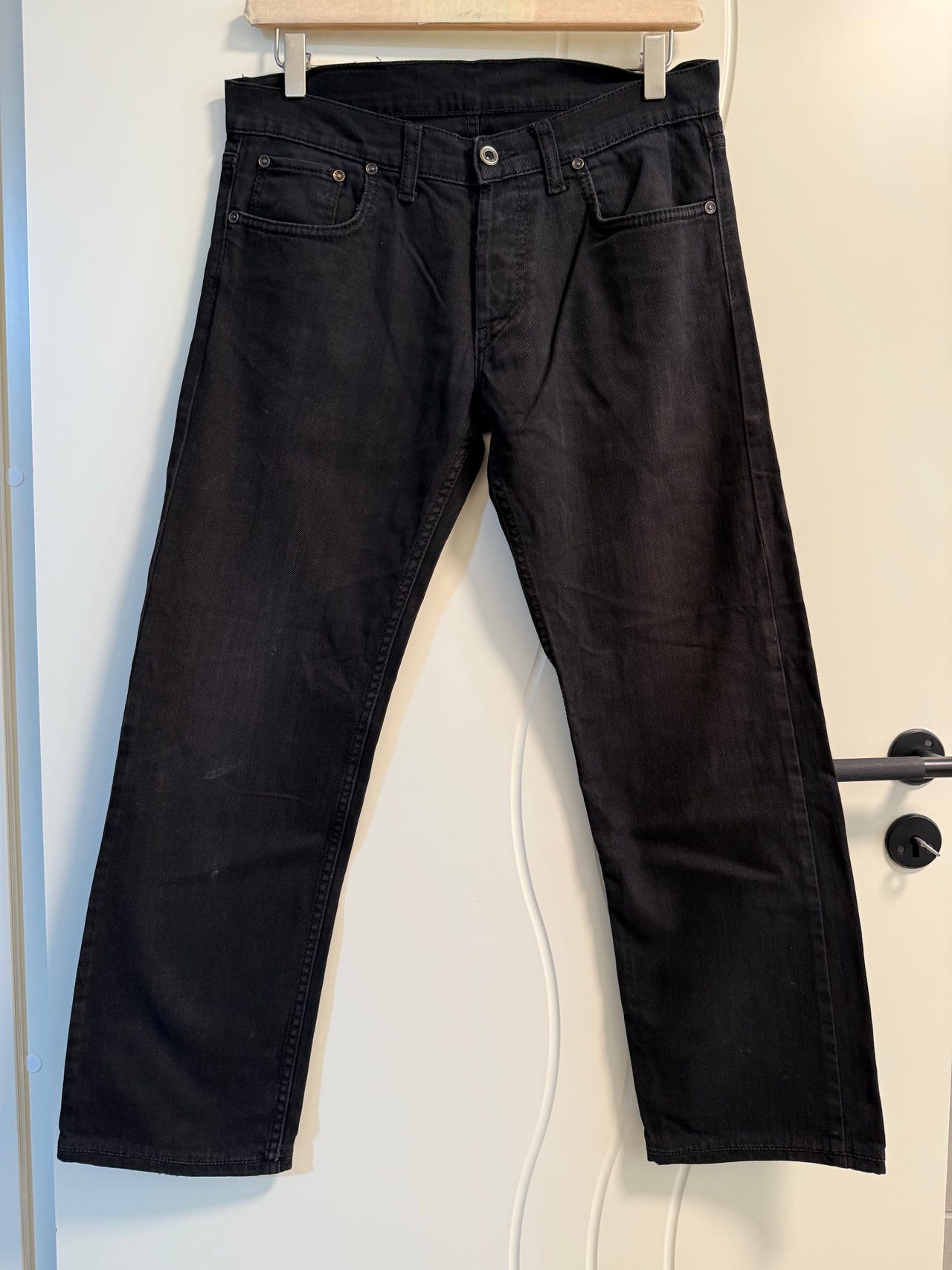 Levi's svarte Jeans FINN-torget