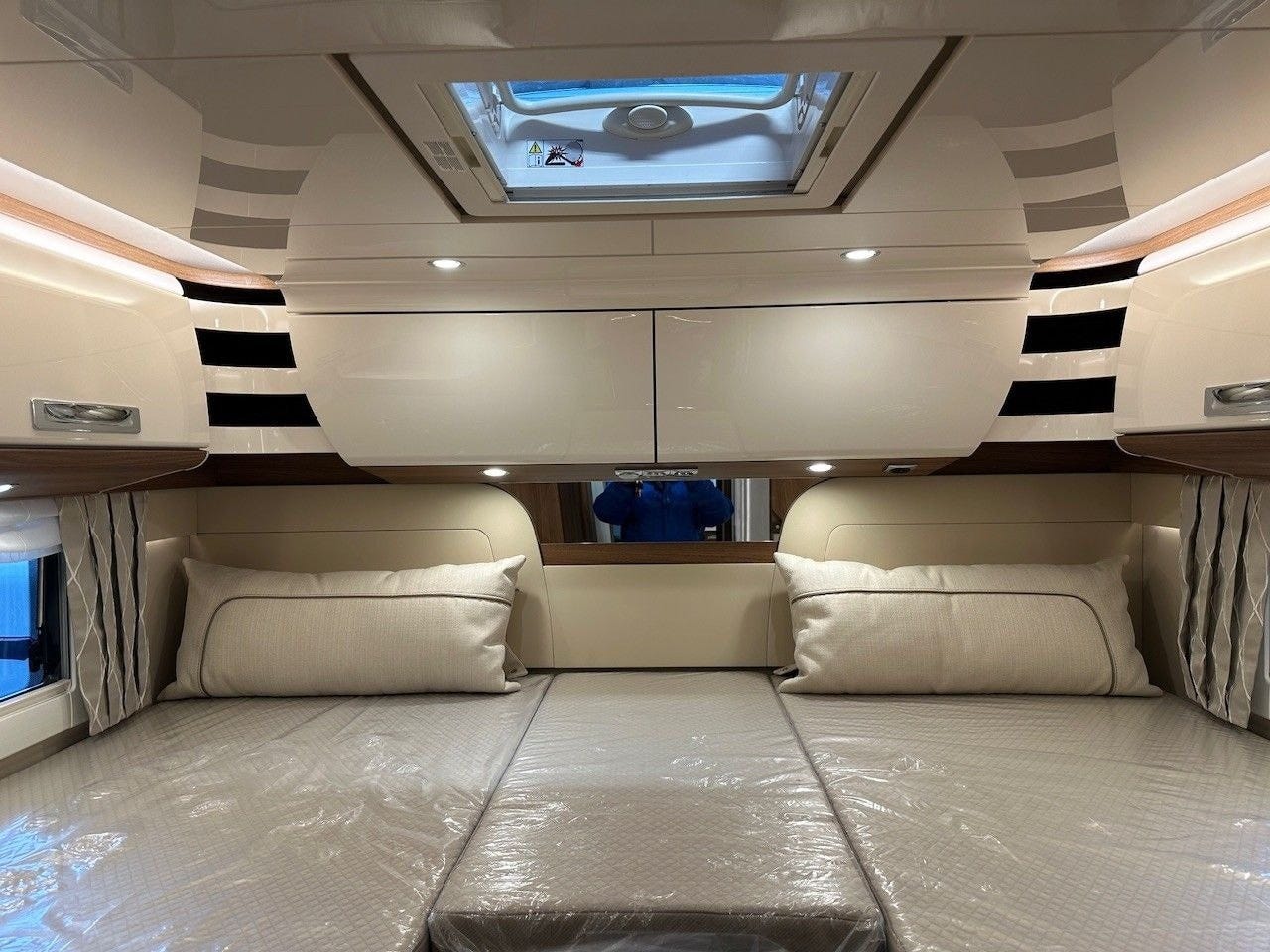 7d76195f-94fb-4f39-8a70-53432ea6b353