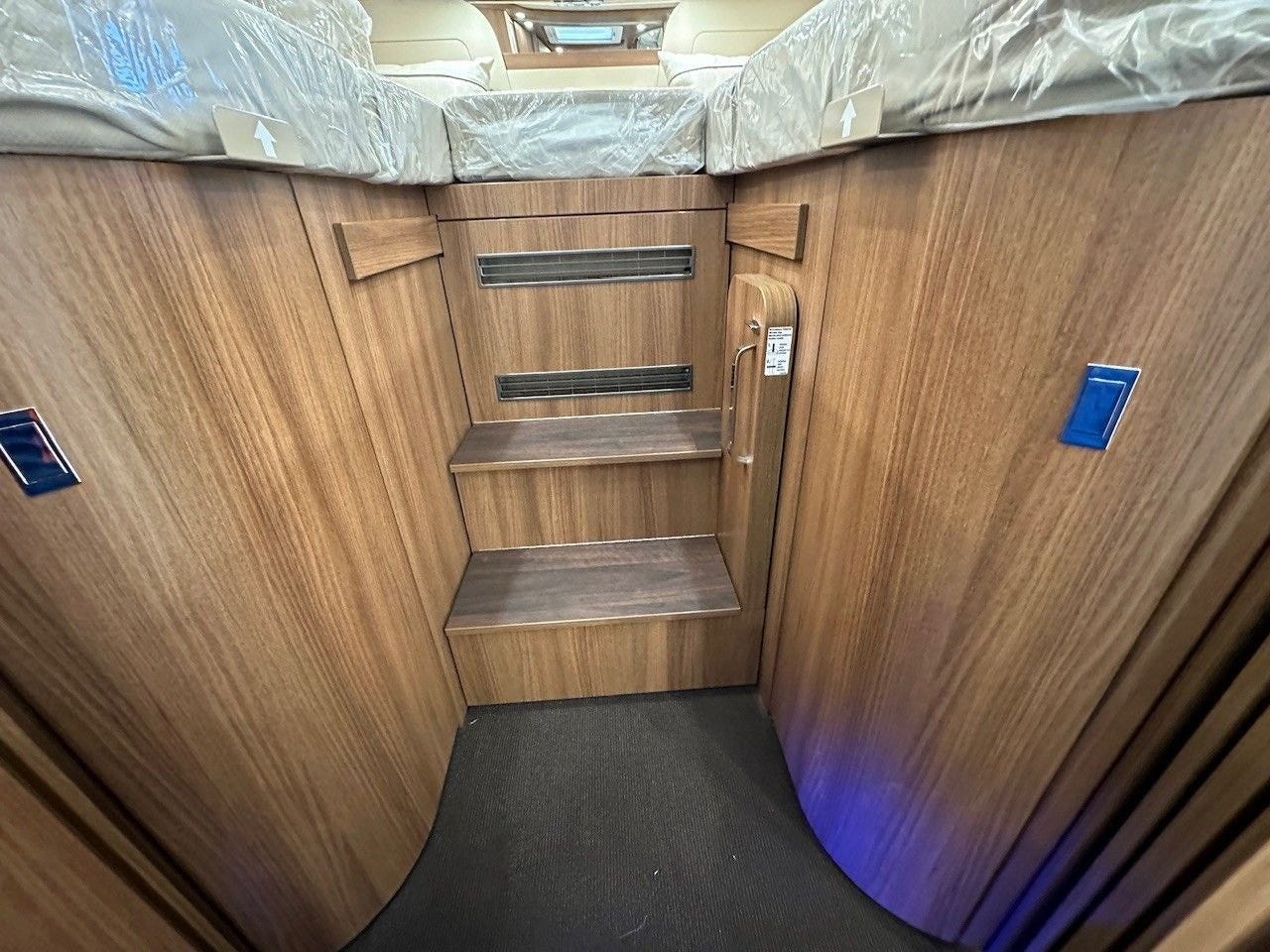 897e3e13-3ede-4cd7-a50b-38060d9e8f65