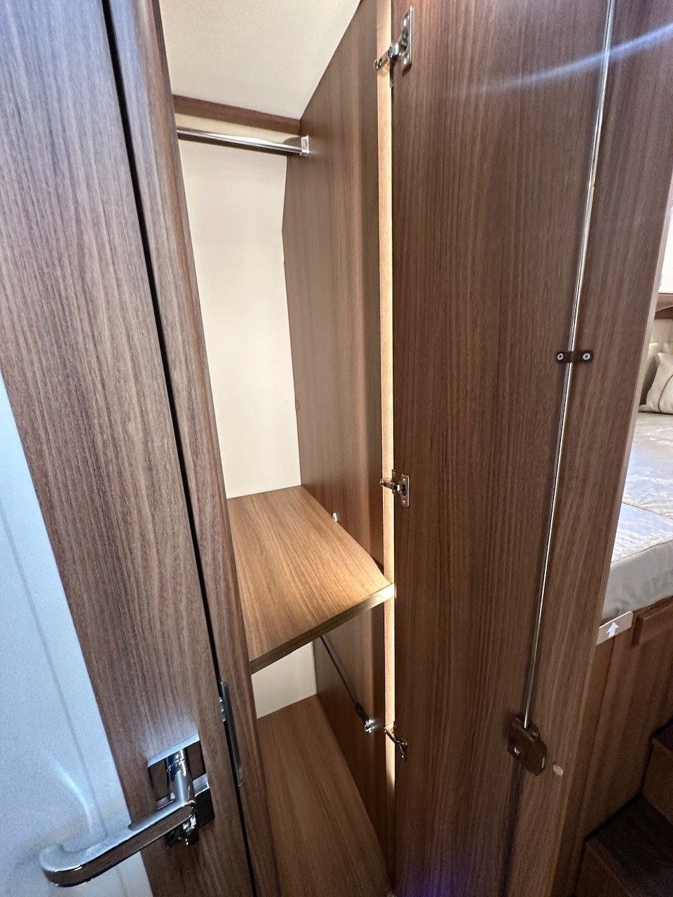 9a7db3a9-840a-4f9f-a7c3-ca8fb04ee619