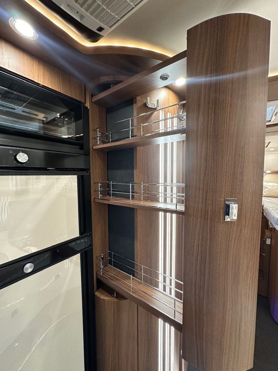 e0460bd6-7d3e-40aa-bbe4-c152a7d95158