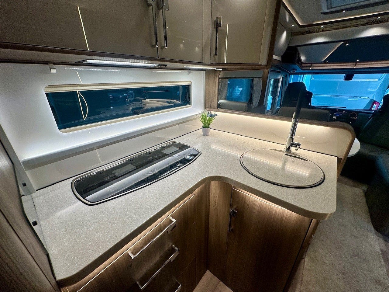 0029ea89-6bab-42db-aeee-6e2e6d672d1f