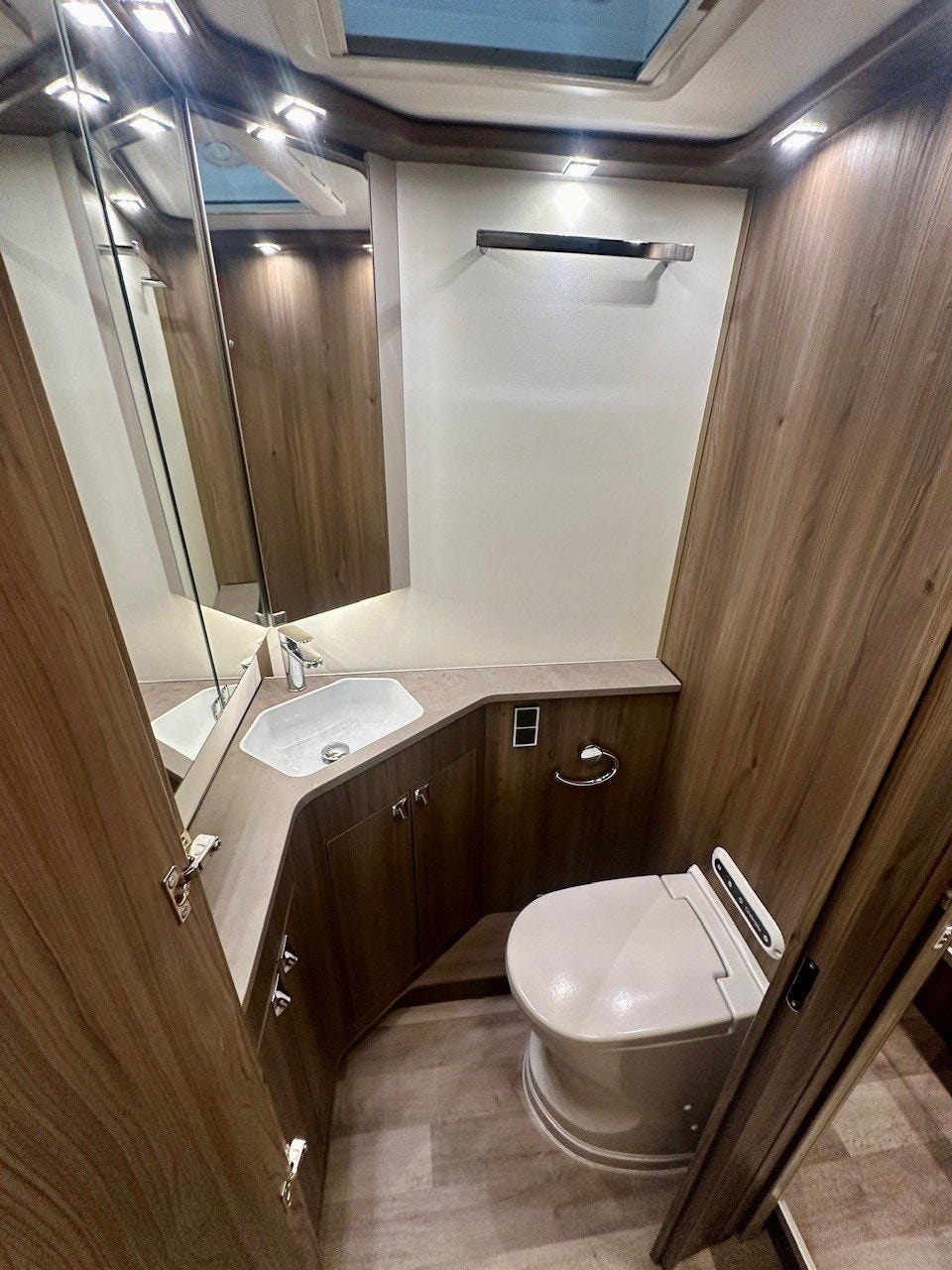 033a43cf-e7bd-45da-bbfc-7c99d4ec56e7