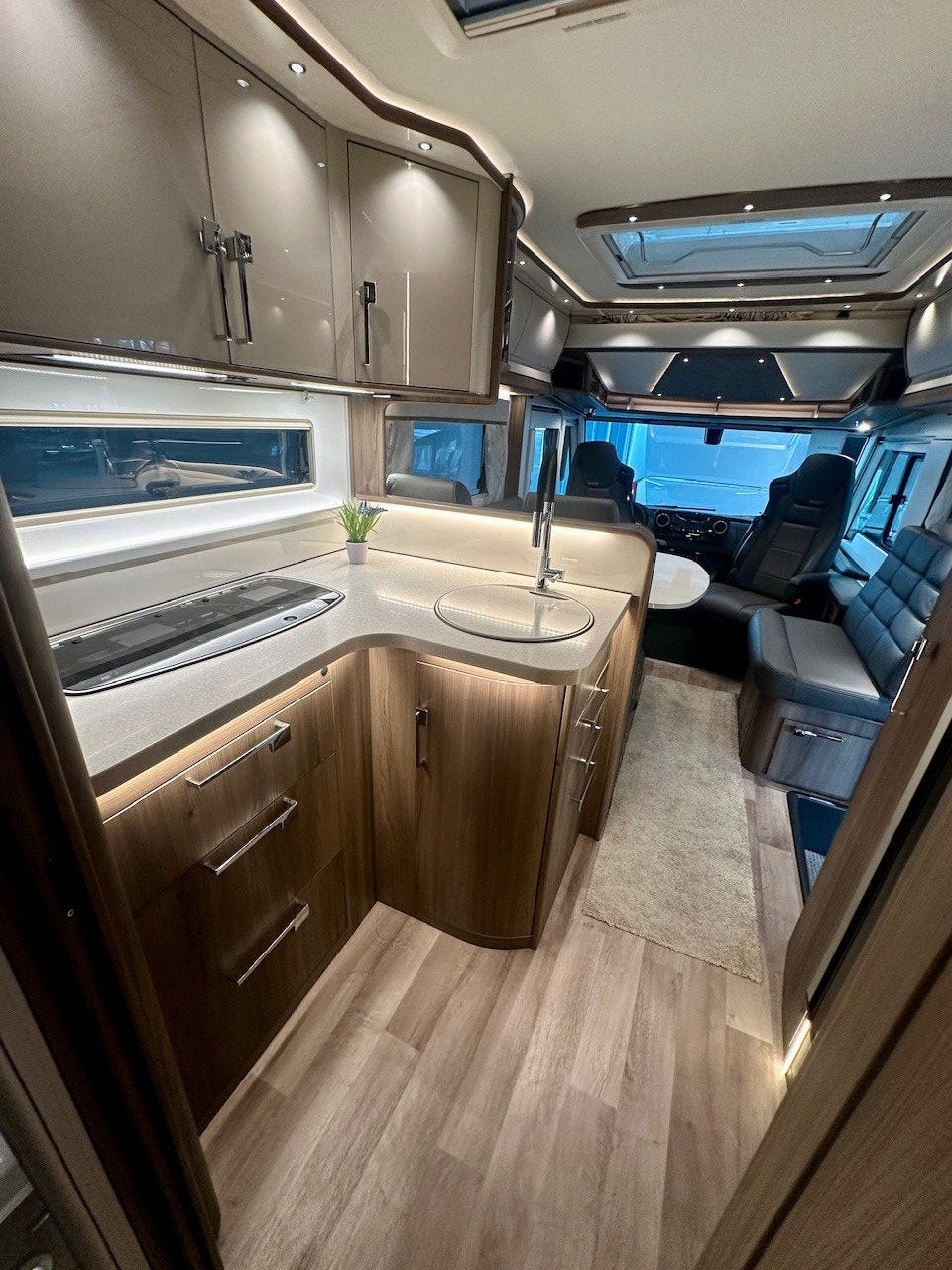 475564f9-ff35-41c5-8143-ee2cff998a0b