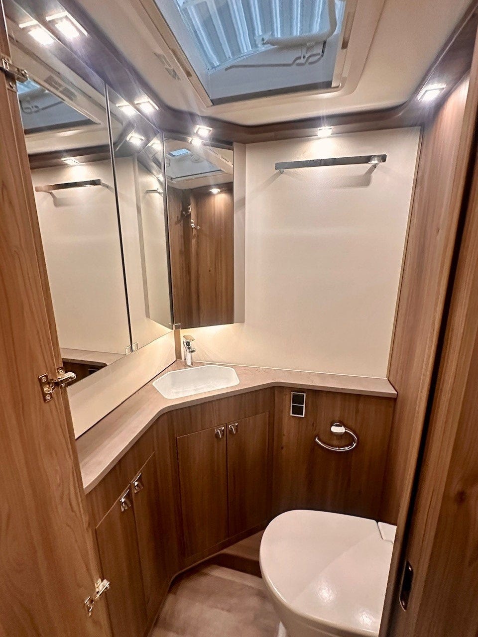 4ecfae9f-4770-4e67-9fca-1aef457251b5