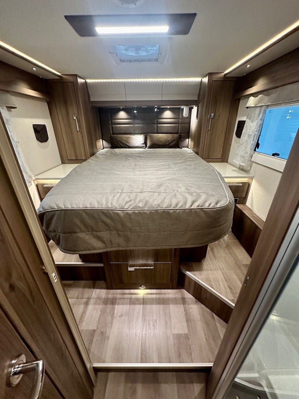 79d5003c-1bce-472a-a869-21434eb36838