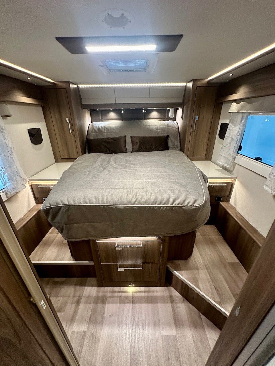 827be0f9-877c-40a0-afcc-5d49e2267581