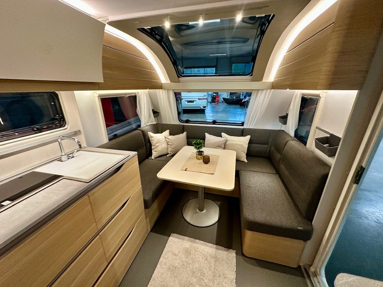 8f147f54-3baf-4e60-887d-403f9bf91ddf