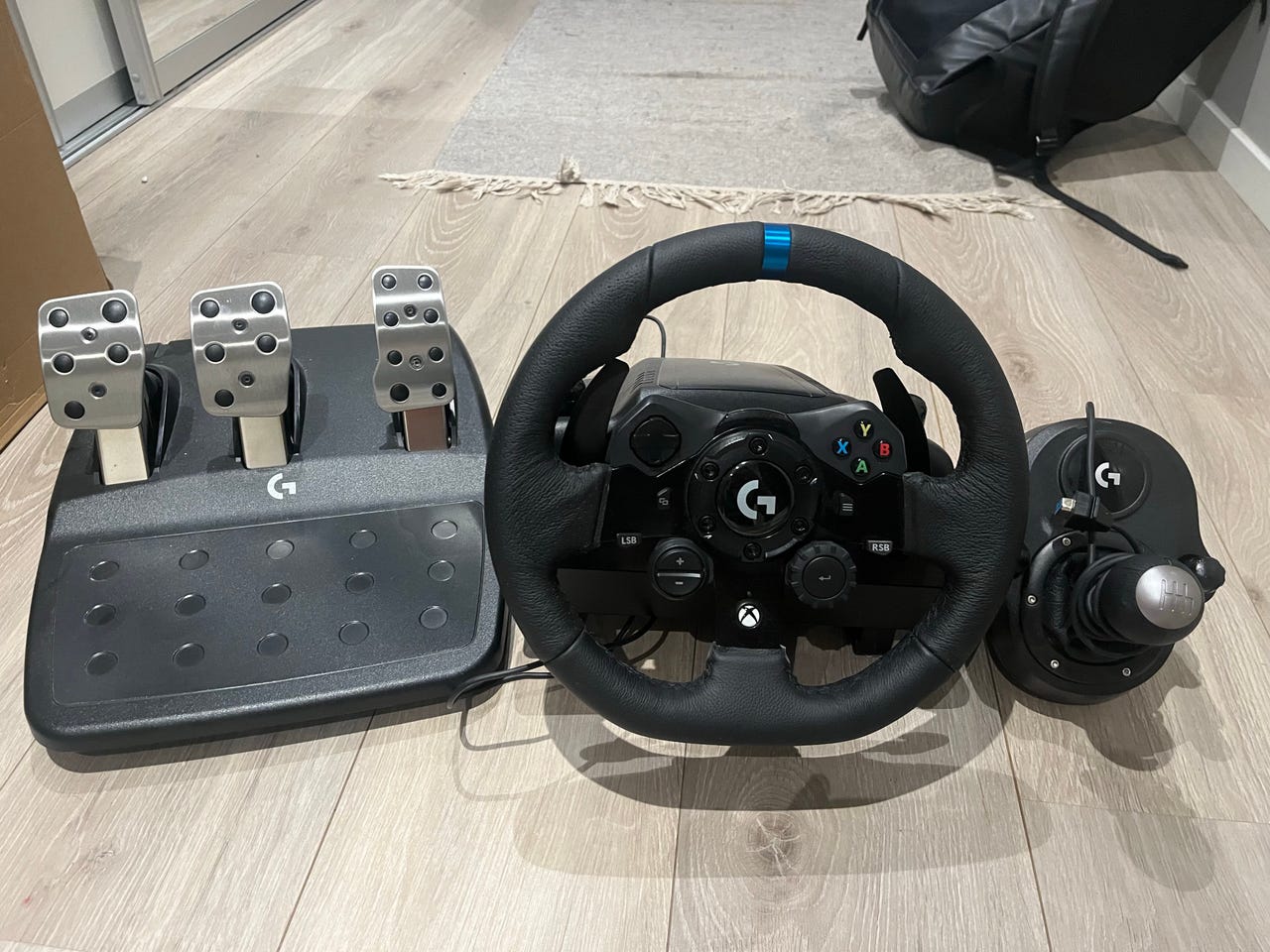 Logitech G920 Racing Wheel Set med Pedaler og Girspak | FINN-torget