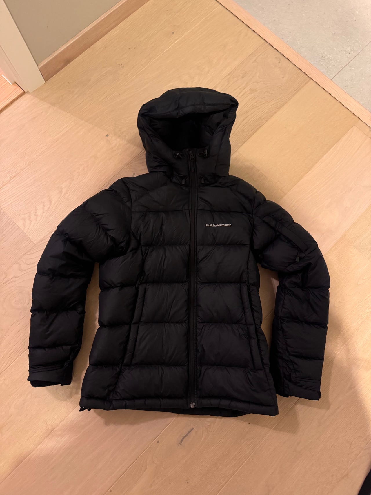 Peak Performance Frost Down Jakke Svart XS Dame FINN-torget