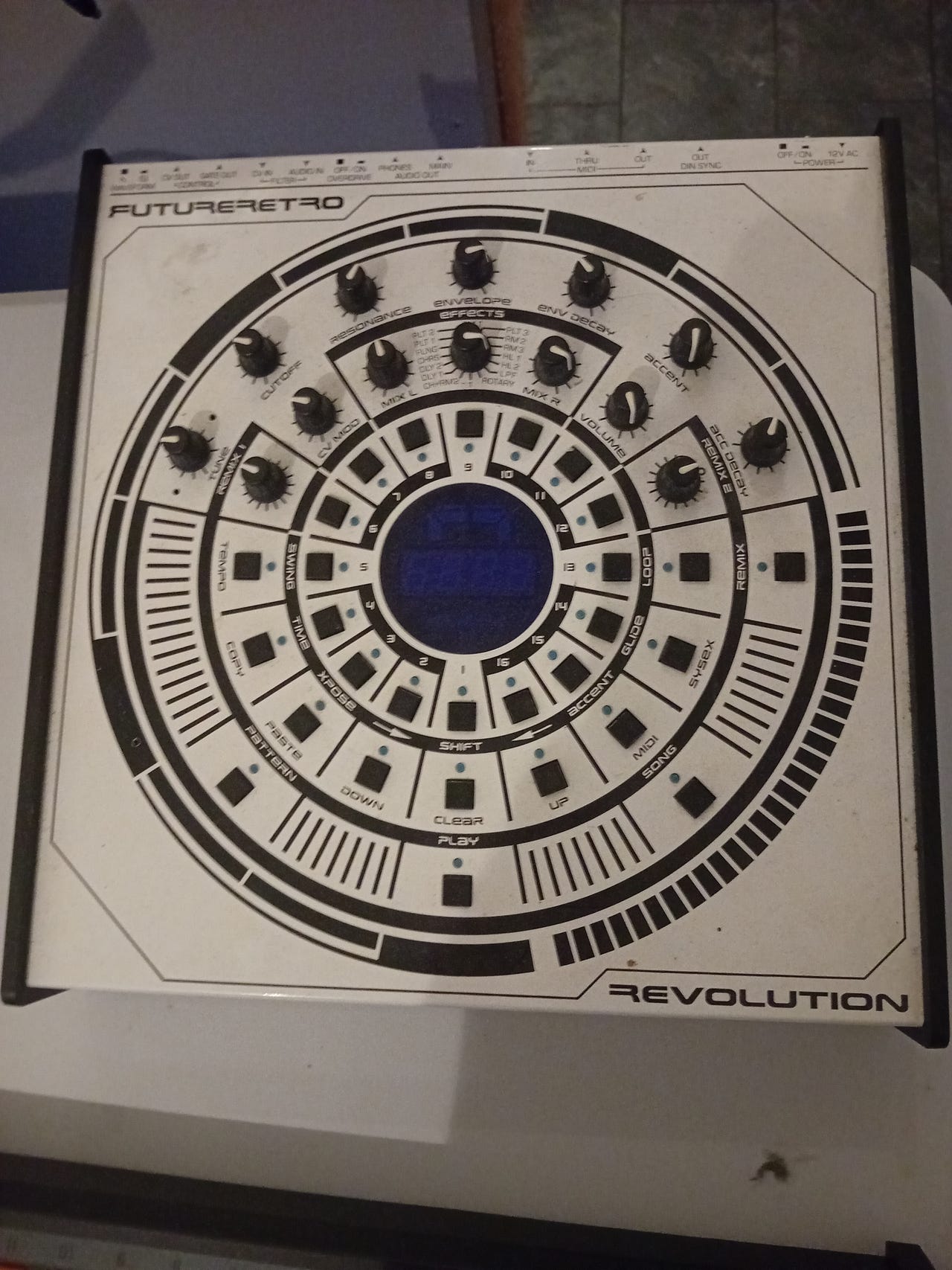 FUTURE RETRO REVOLUTION R2 ベースマシン TB-303 Future Retro