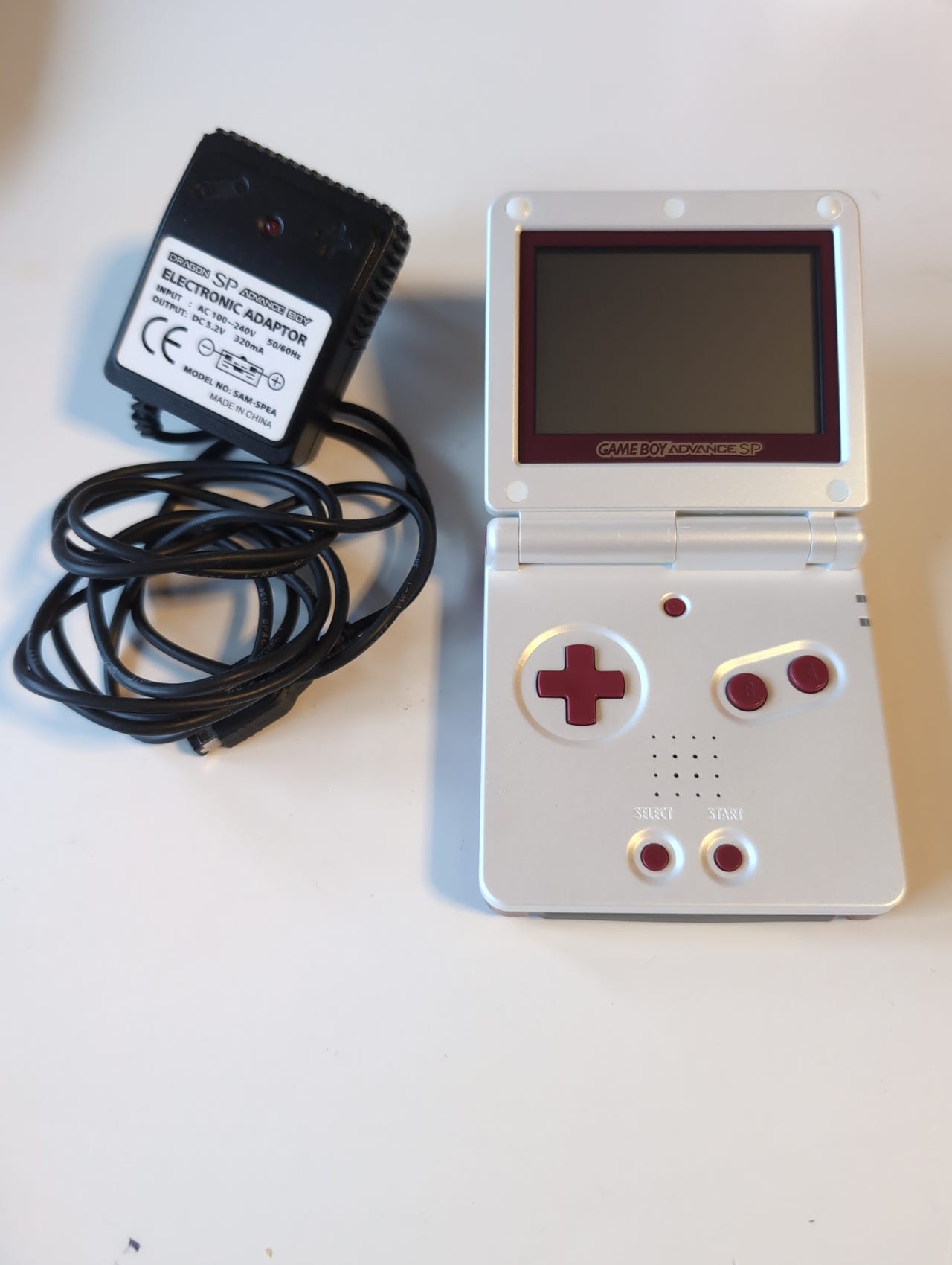 Gameboy Advance SP Famicom Edition FINN-torget