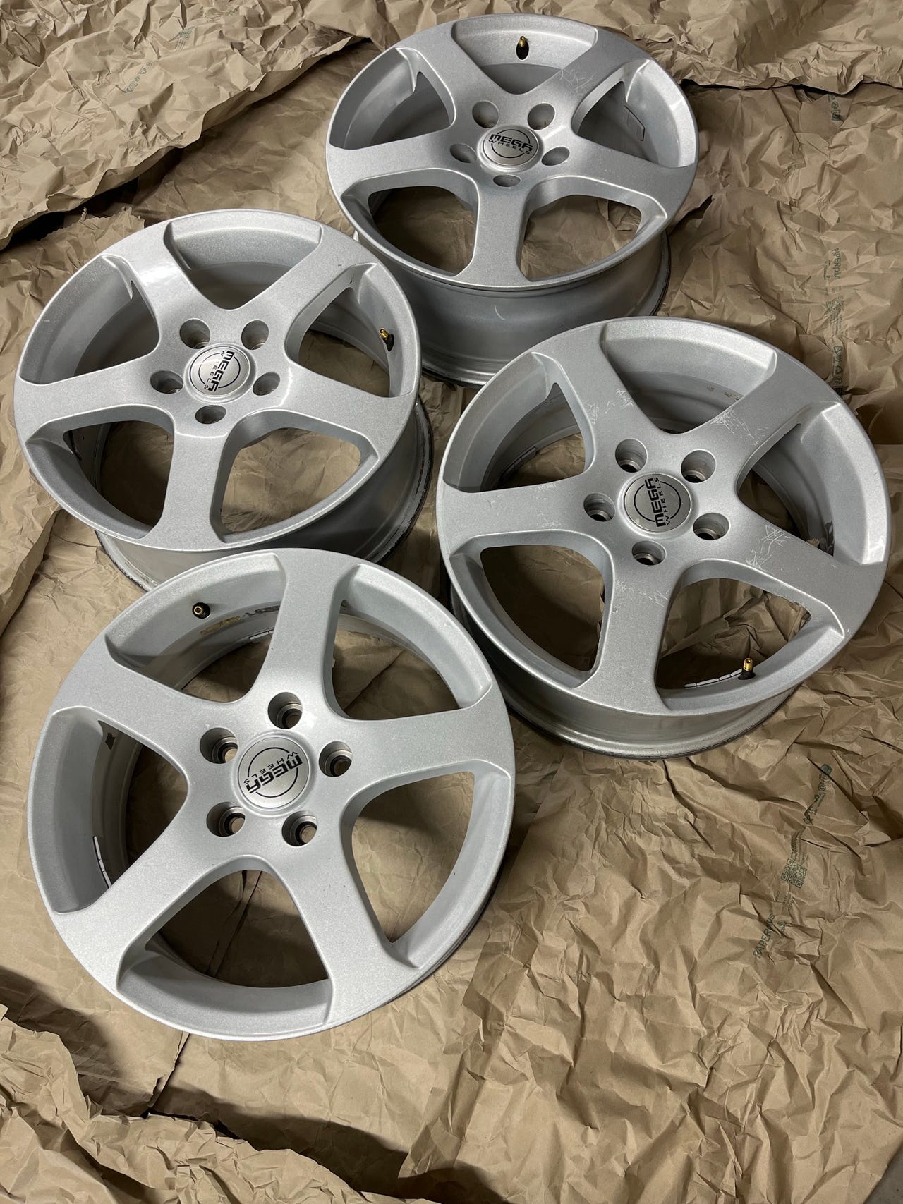 Mega Wheels Felger 16 tommer Sølv Aluminium | FINN-torget