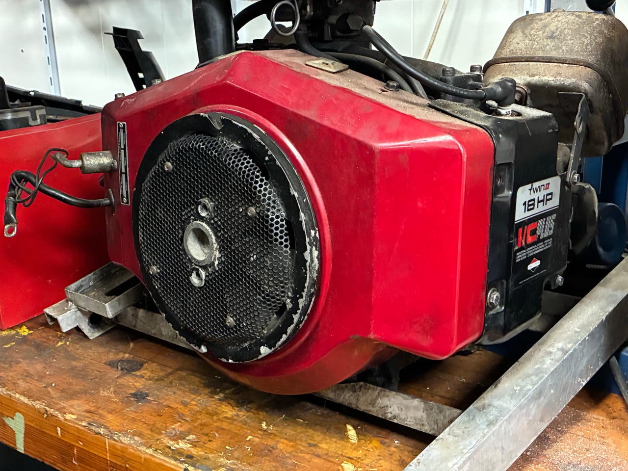Briggs & Stratton I/C Plus Twin II 18 HP Motor | FINN-torget