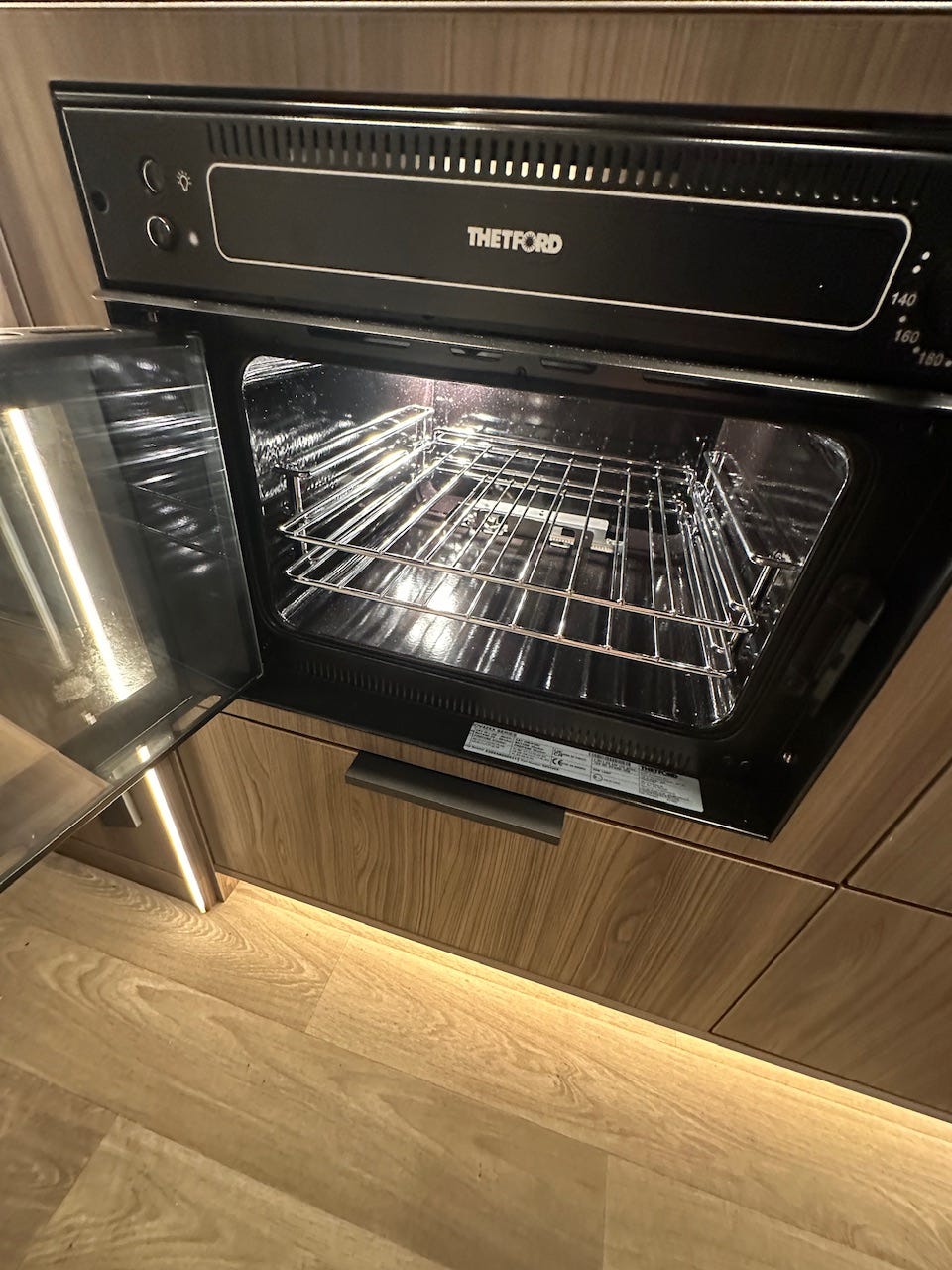 49b60af1-3e22-49bf-a891-5839209baeaf