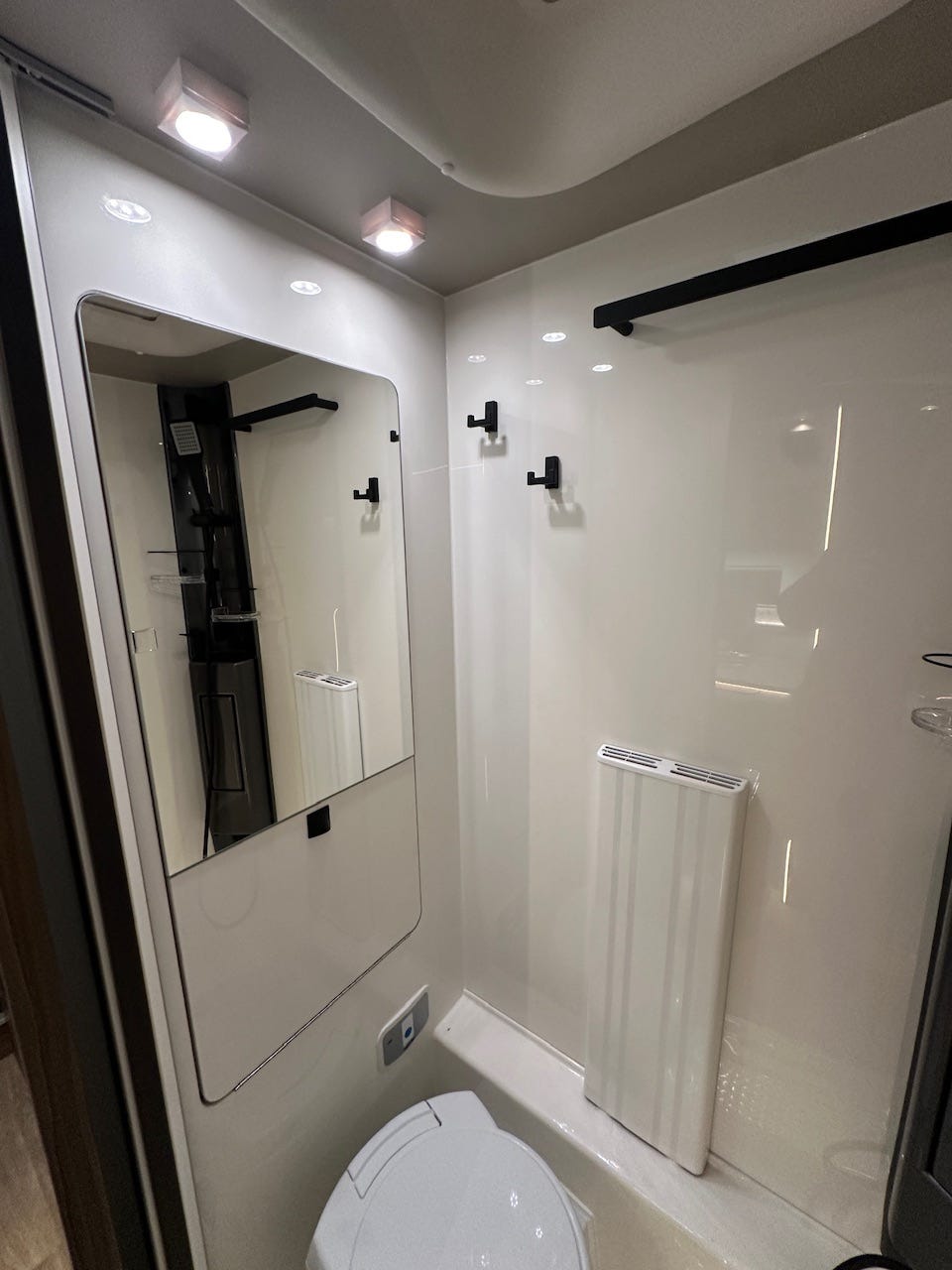 b6c398ec-e9c3-4774-8904-eb36cac26c32