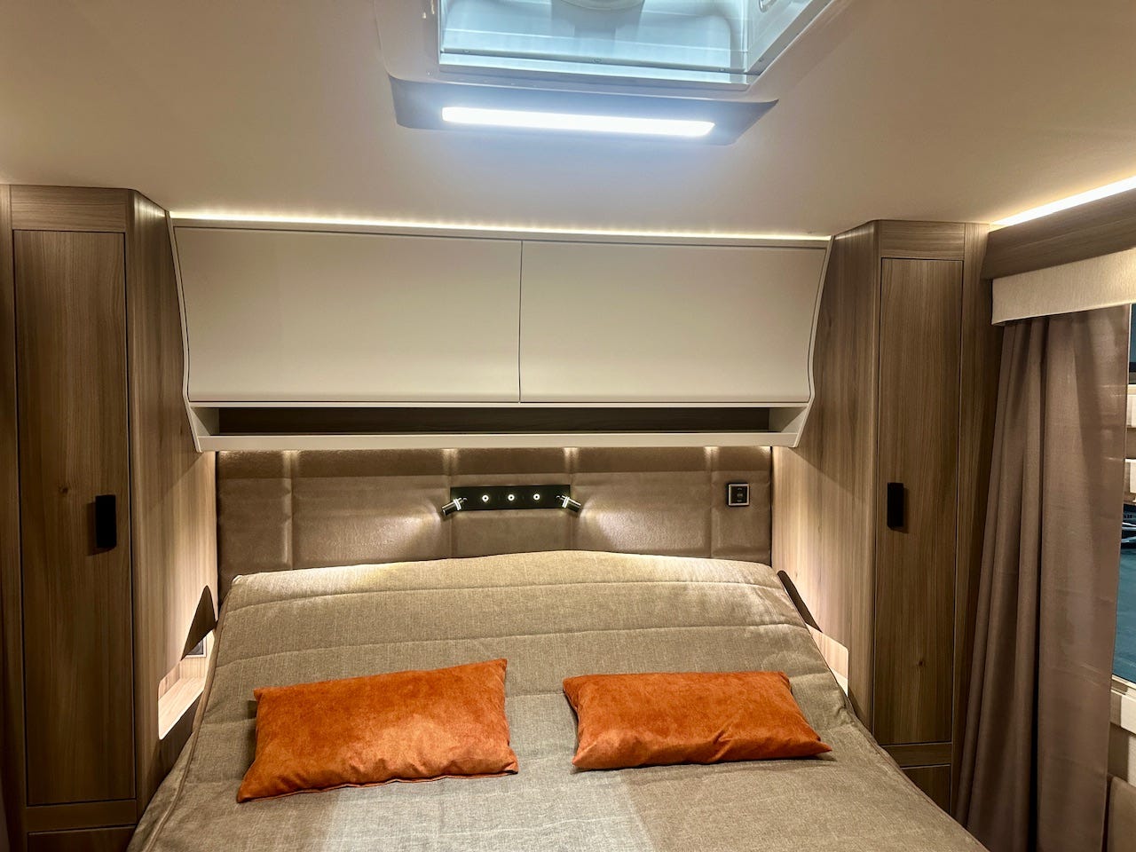 beeac8ee-6e4a-4a34-8bb2-4e4621ba840f