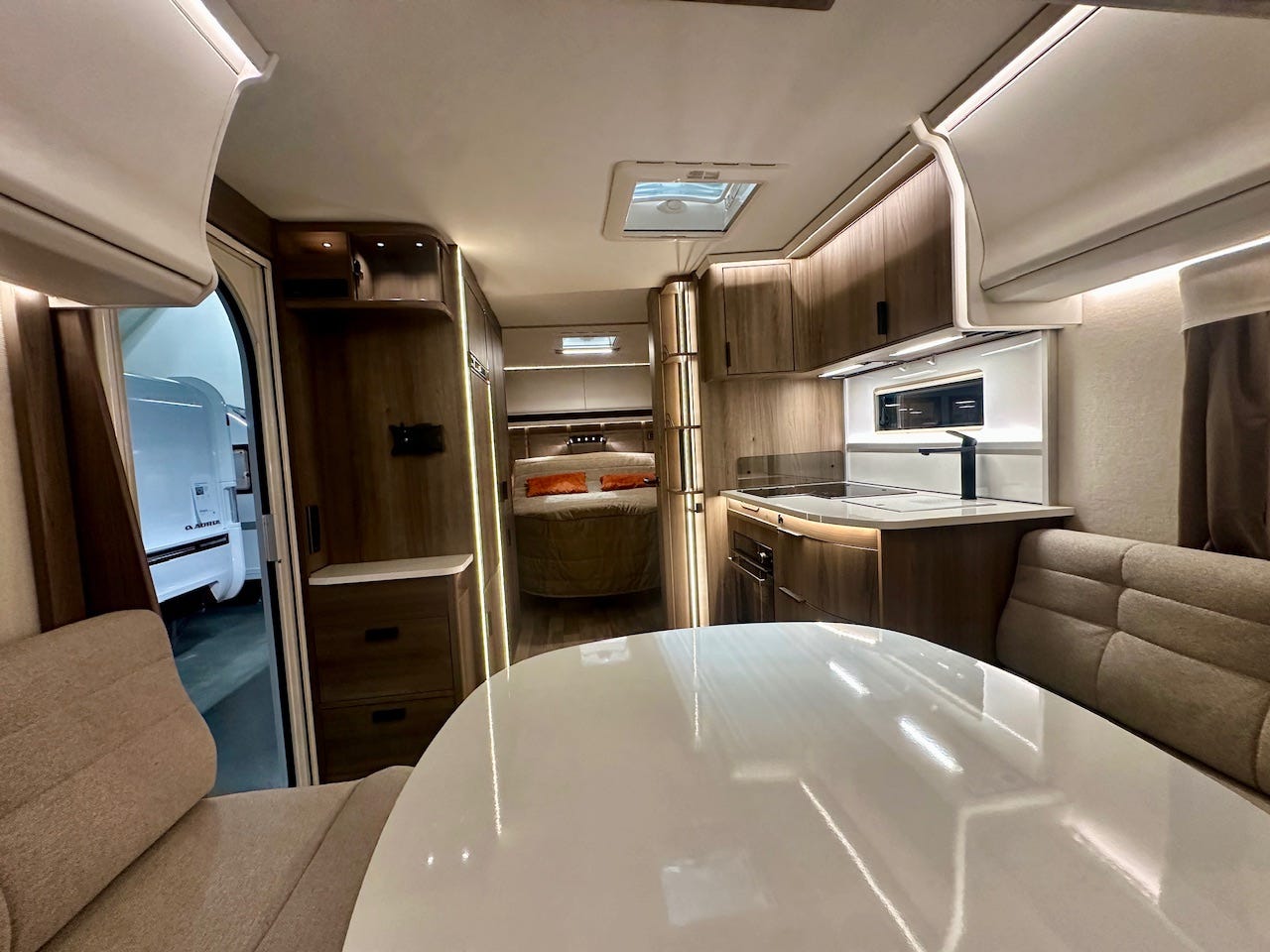 e1a43dba-ae9e-4021-8aa1-3a9403fc1575