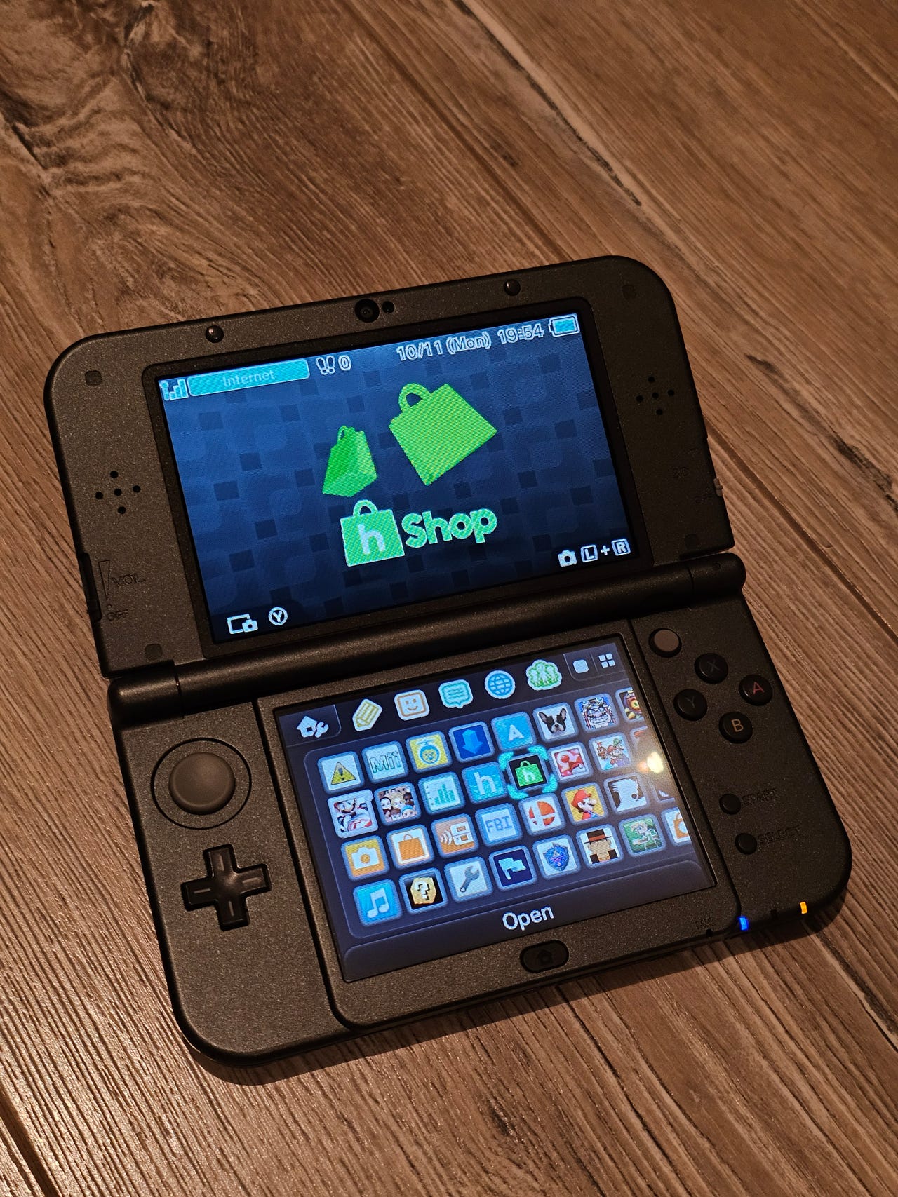 New Nintendo 3DS XL Mørkegrå/Svart (Moddet) | FINN-torget