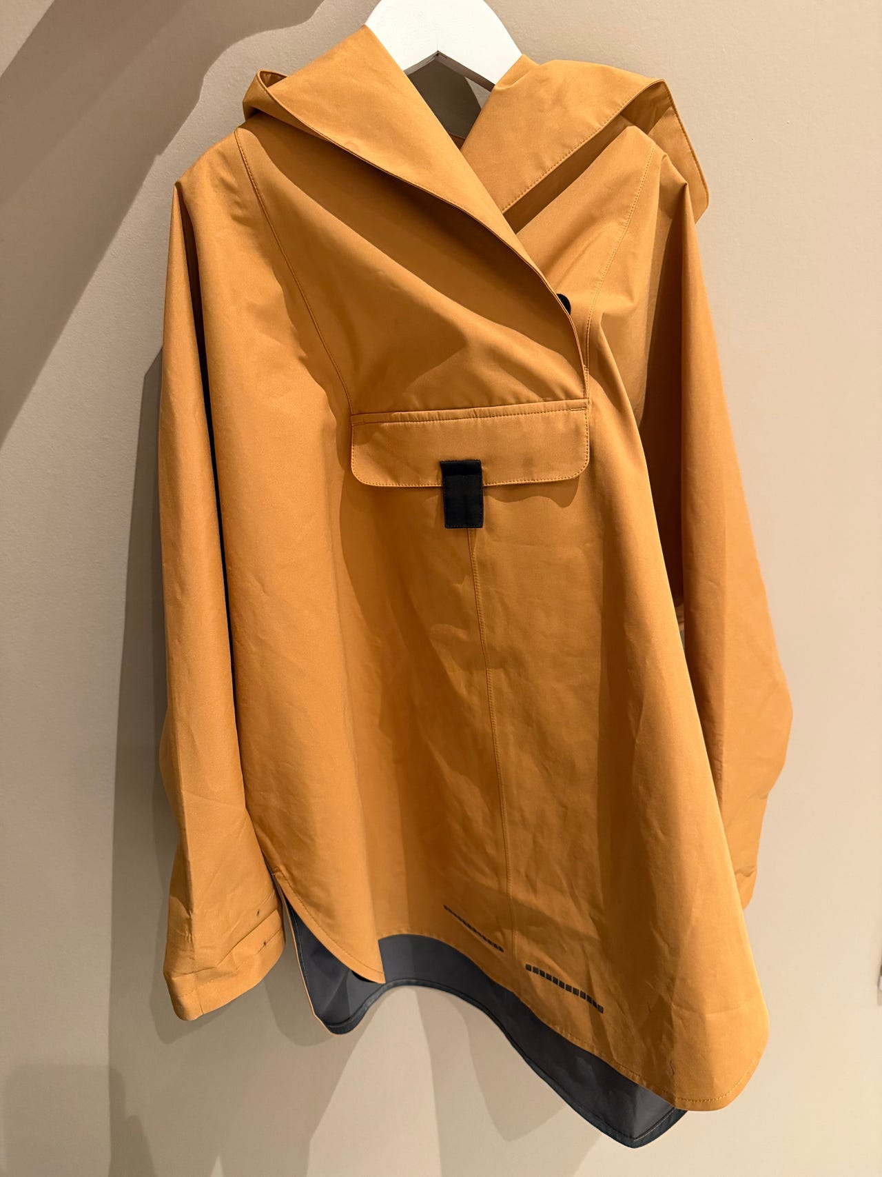 Blæst regnponcho | FINN-torget