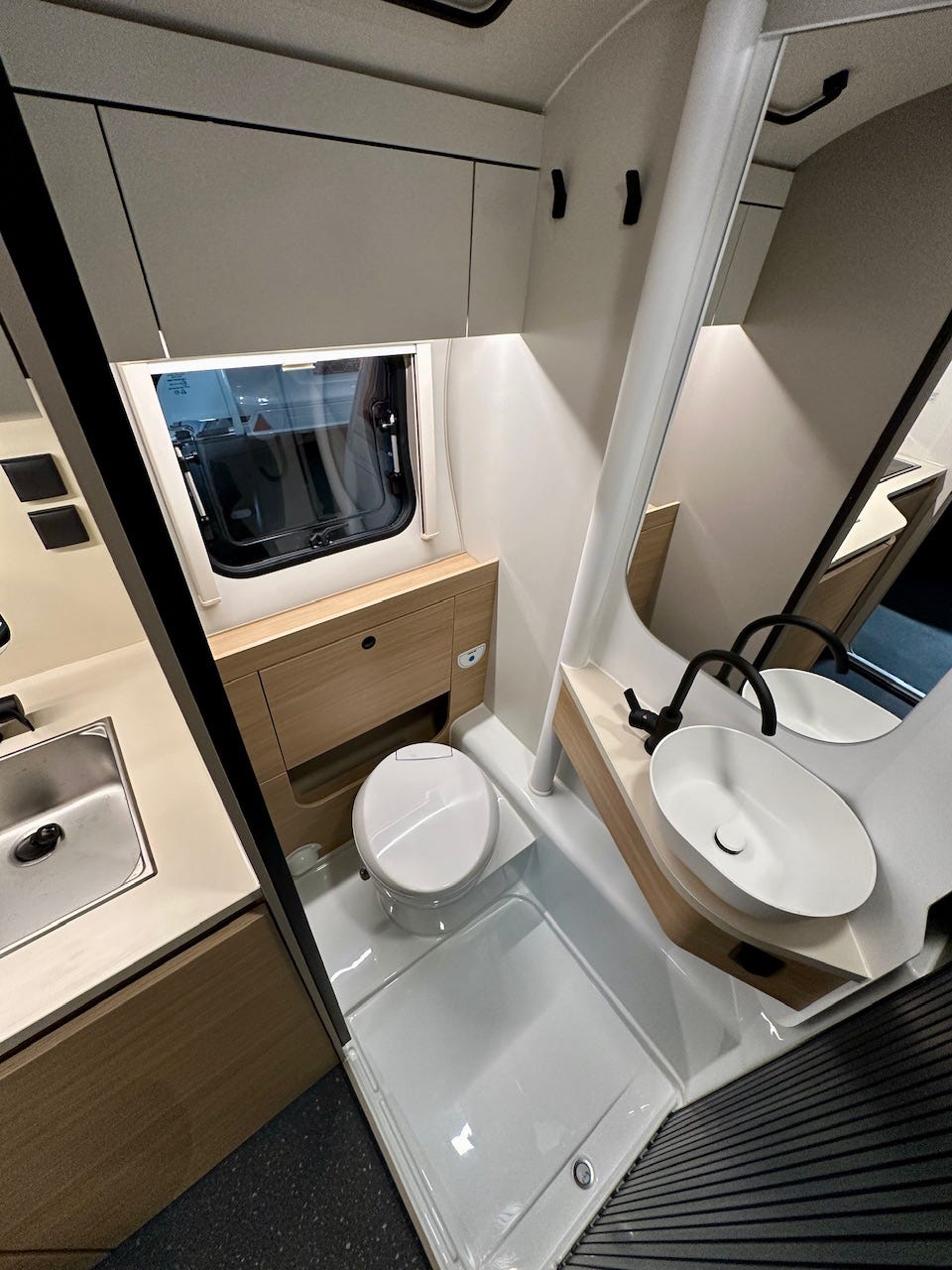 22f2dc42-023e-494c-87b6-fb6db680bd08