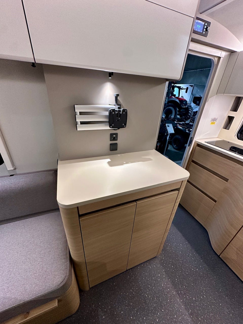 df489eb2-7a36-4d23-ba12-8b475423bf38