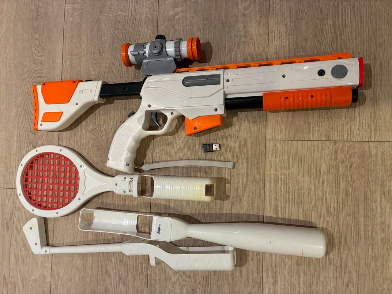 WII sniper rifle,, golf kølle, tennis racket og kølle selges | FINN-torget
