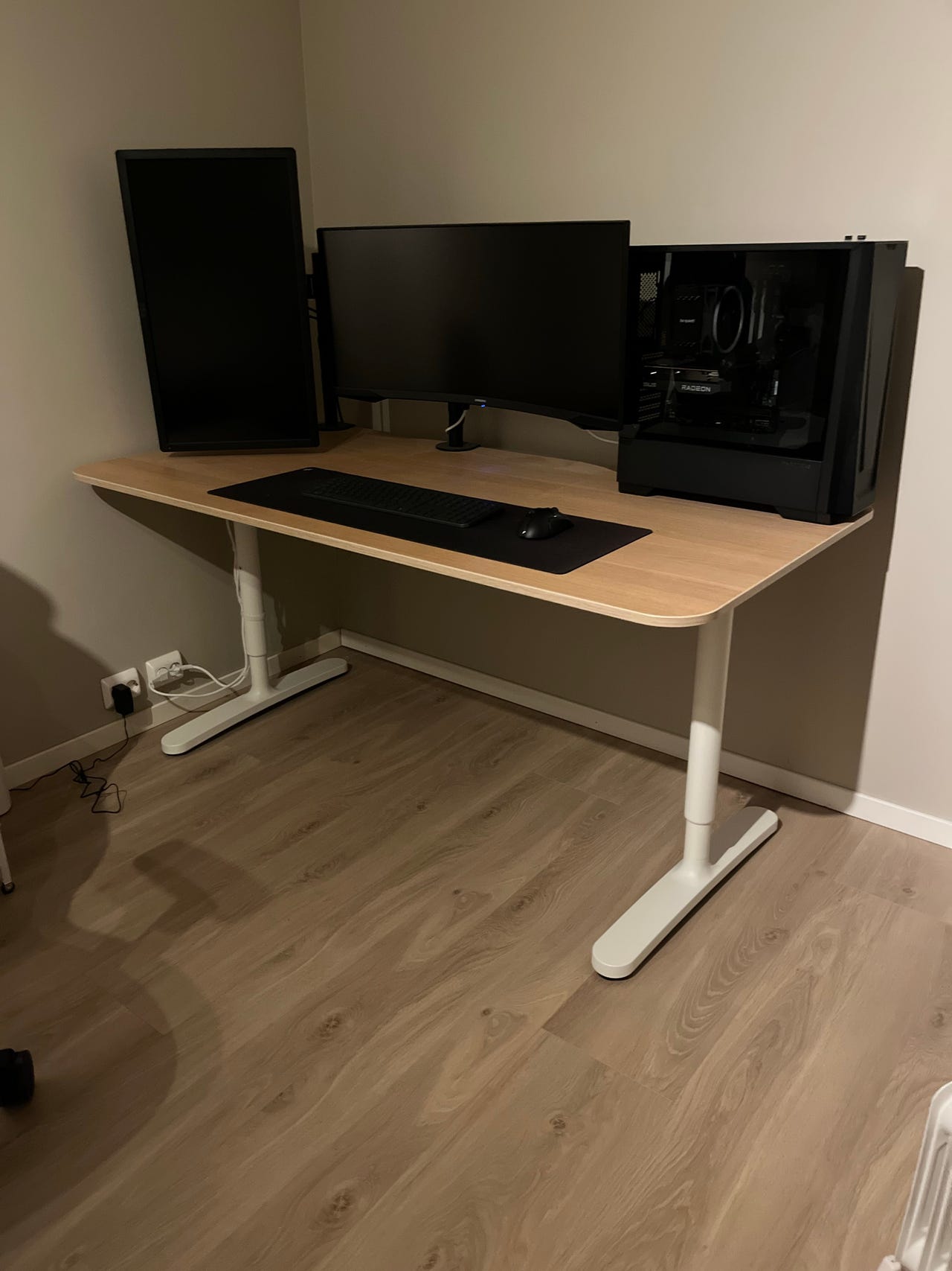 ikea-skrivebord-med-justerbar-h-yde-og-eikefiner-plate-finn-torget
