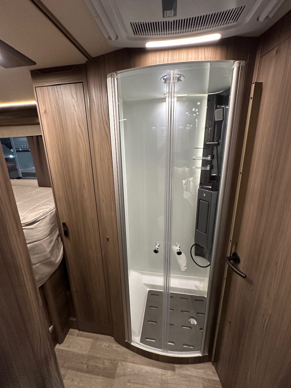 28219300-65b9-45d0-b5a5-5ba0296a9a17