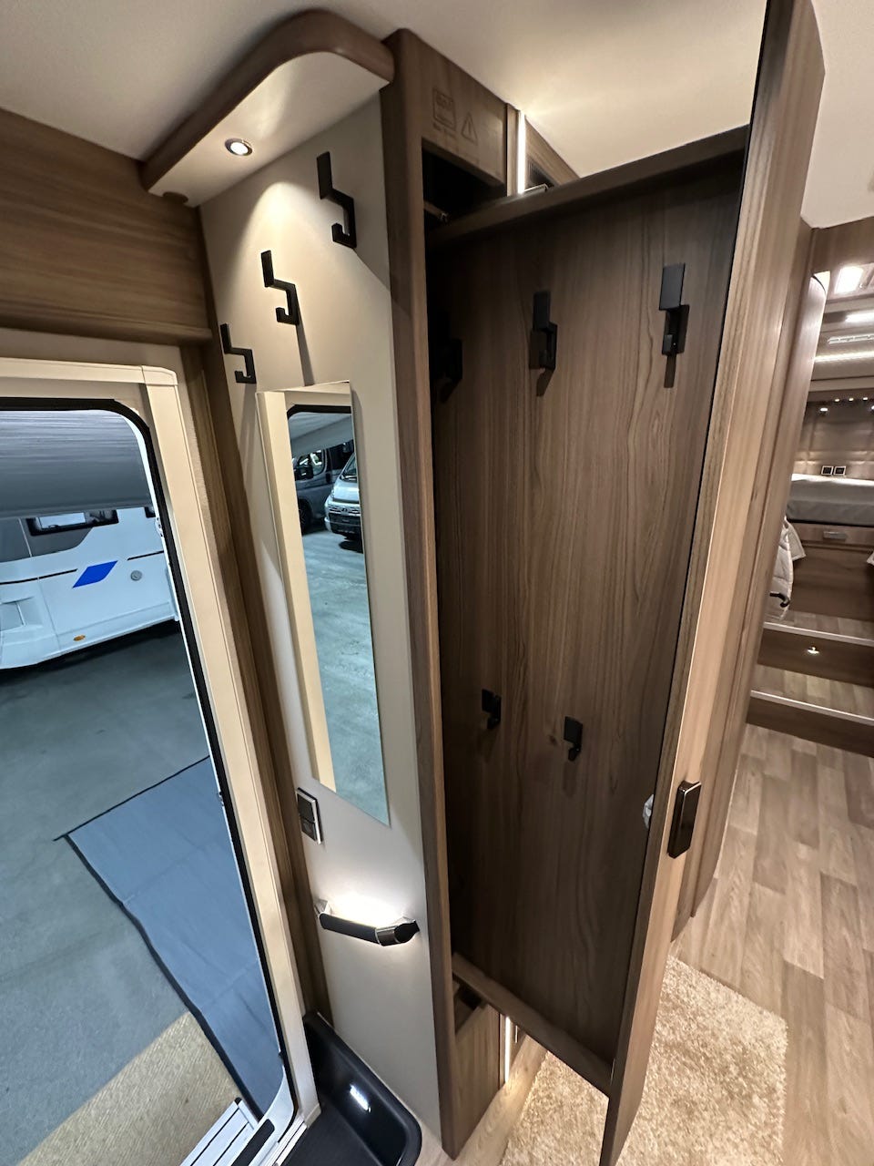 6a312fd7-37b5-4e6b-8667-a07d3ec96d6c