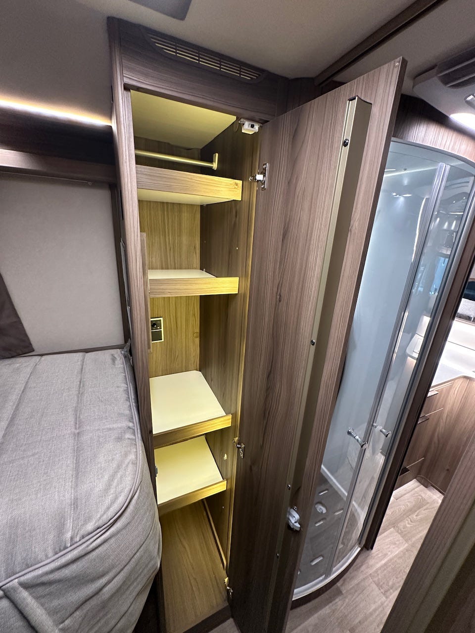 c6ca5ae5-1bd5-4b73-aca2-2a82981ab179