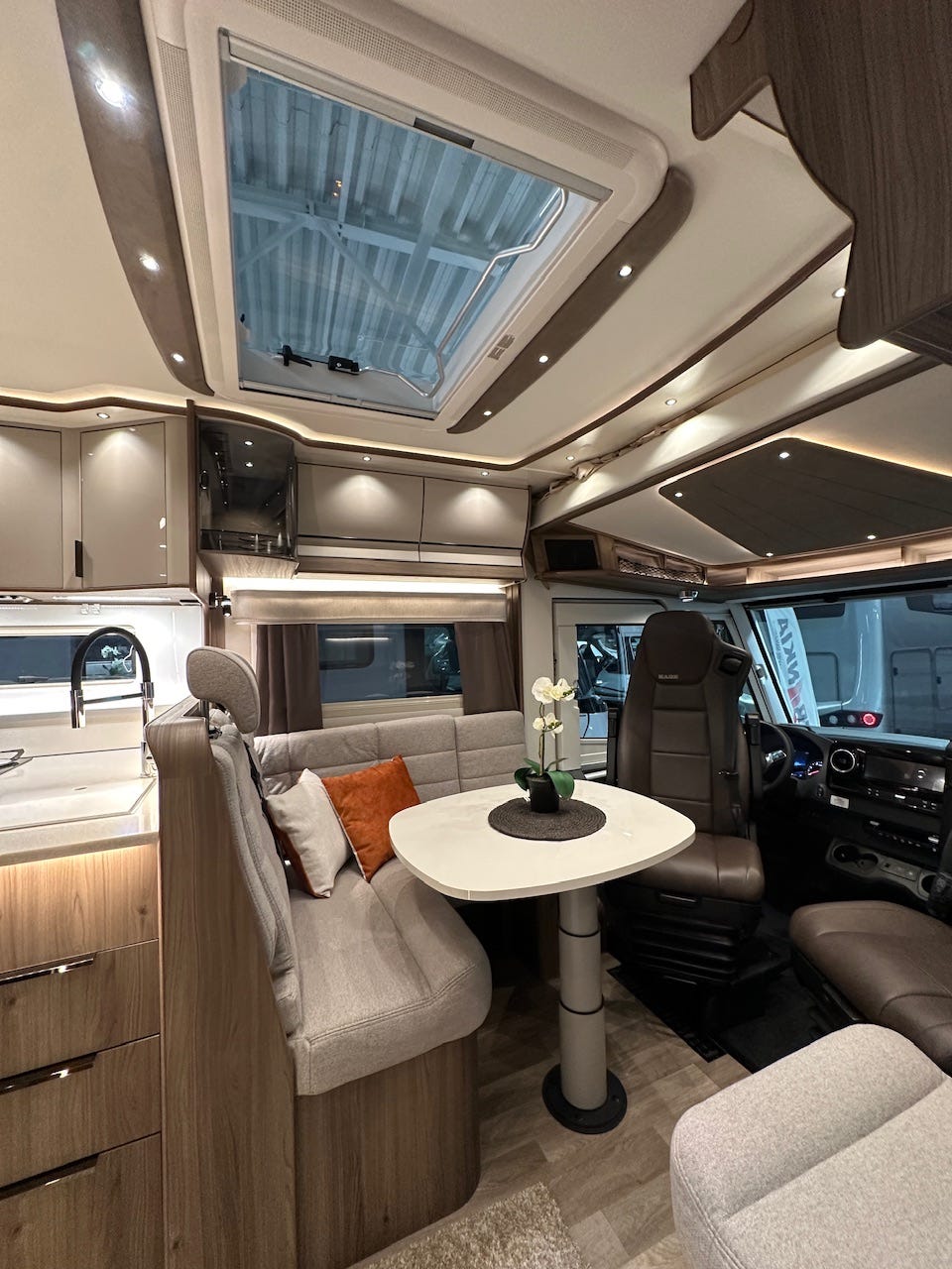 d03bfd89-cdae-4301-aa38-6fae631eab89