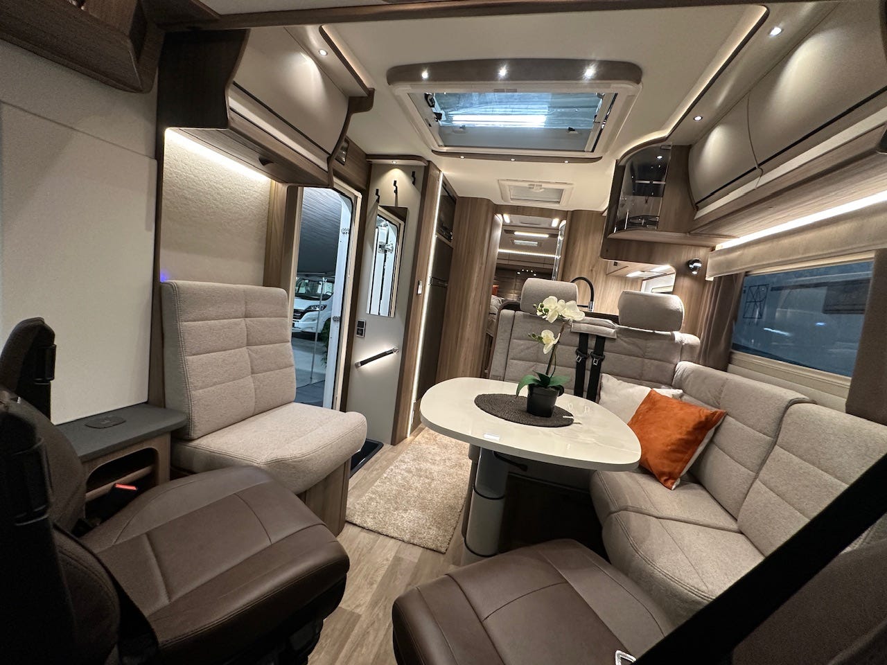 e5fd50d3-aee8-487d-bf3c-632a06c030b9