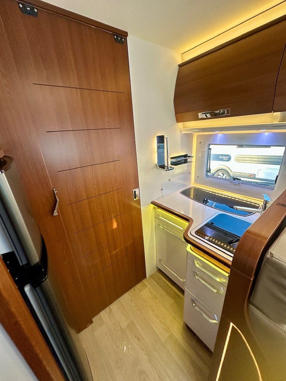 3ecc1934-96b4-44e2-a664-1881b53f59dc