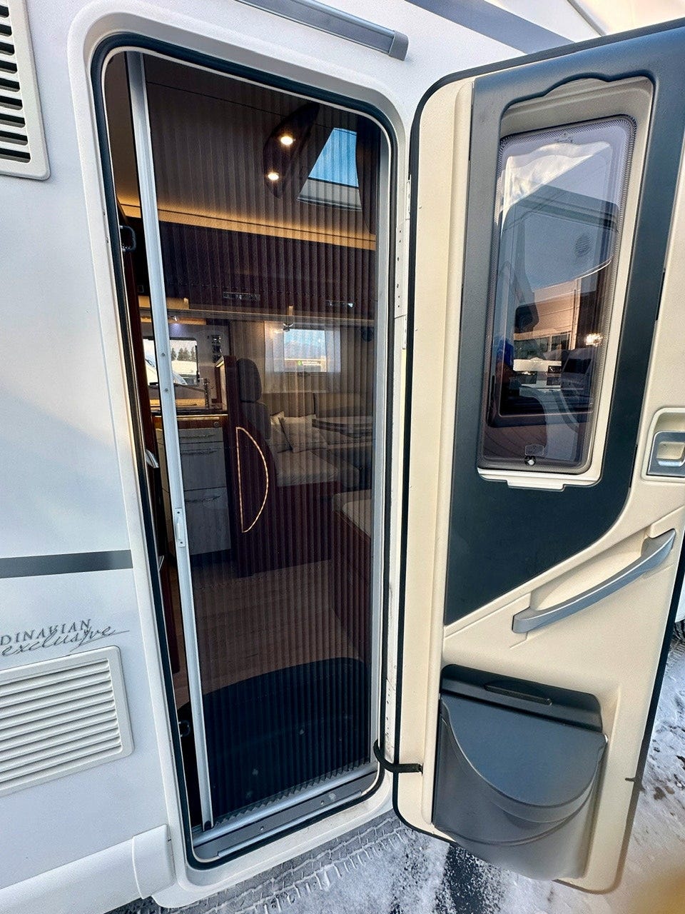 73280861-32f4-448c-b002-2530602f73ba