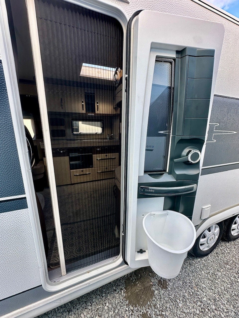 37efb0e0-ad41-45d2-aebf-9b9ca4066b33