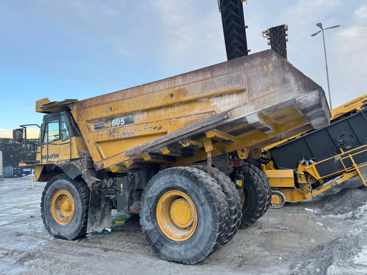 Komatsu HD605-7 – bilde 1 av 60