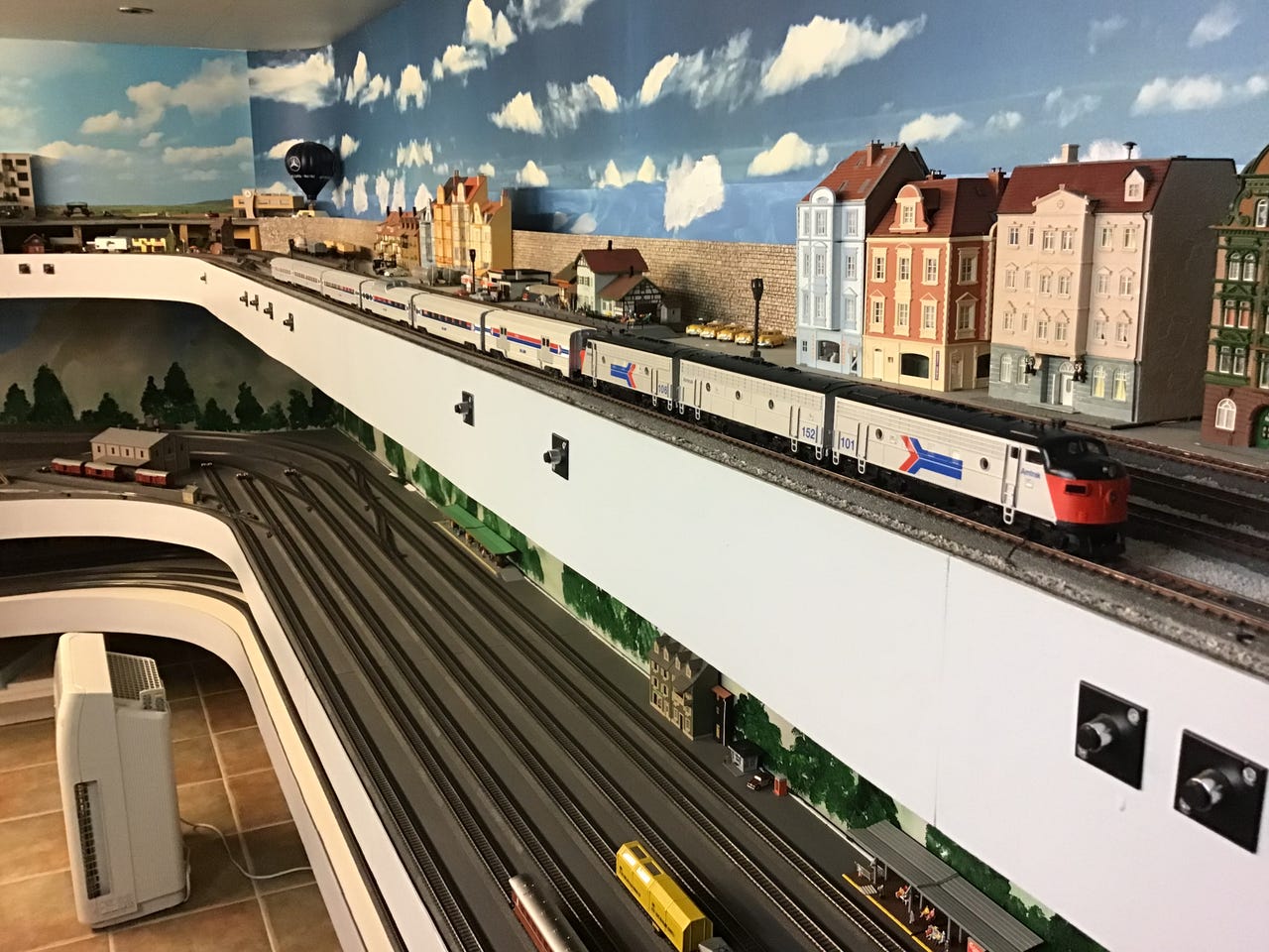 m-rklin-amtrak-streamliner-finn-torget